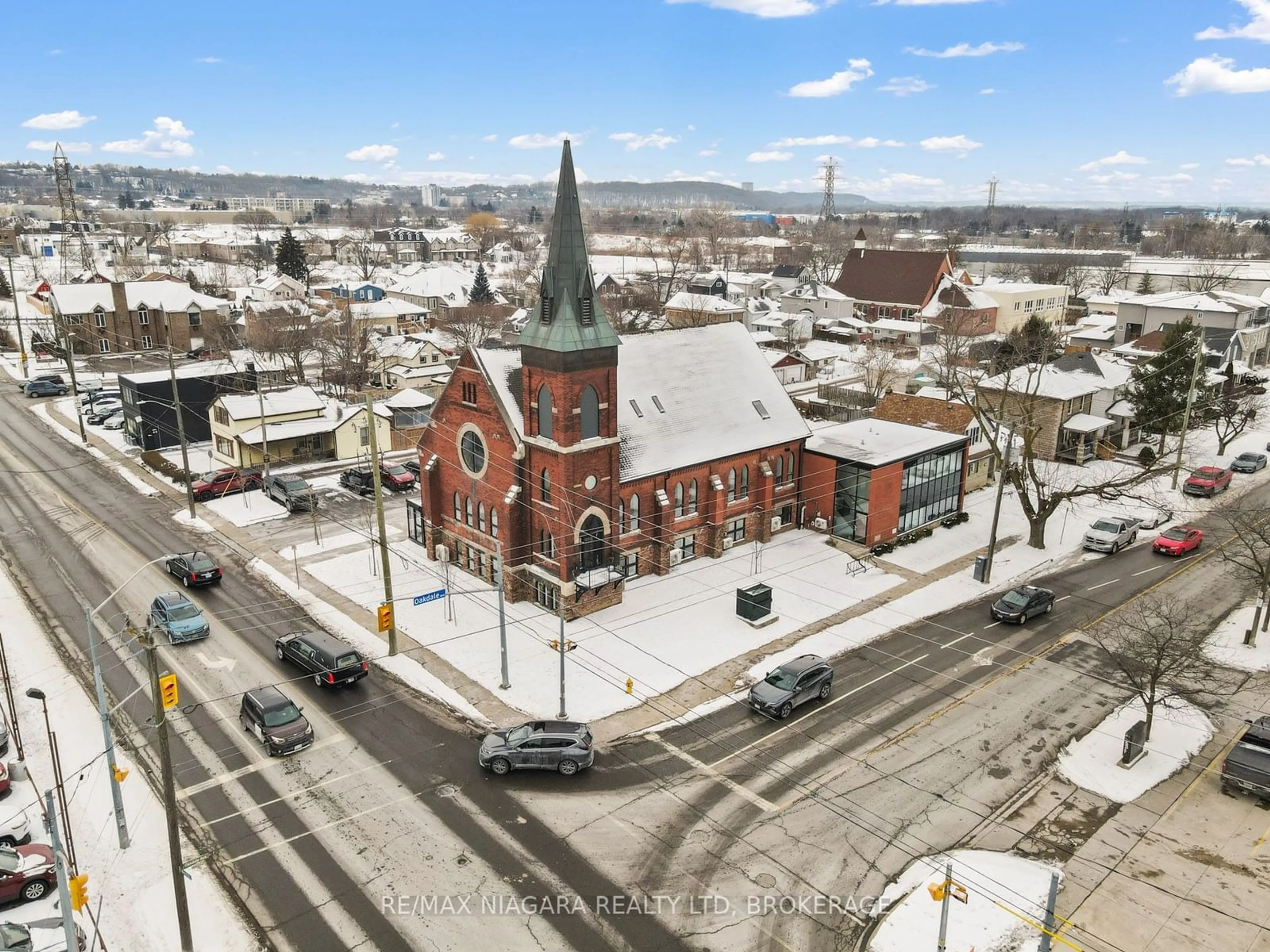 A pic from outside/outdoor area/front of a property/back of a property/a pic from drone, street for 405 Merritt St #11, St. Catharines Ontario L2P 1P5