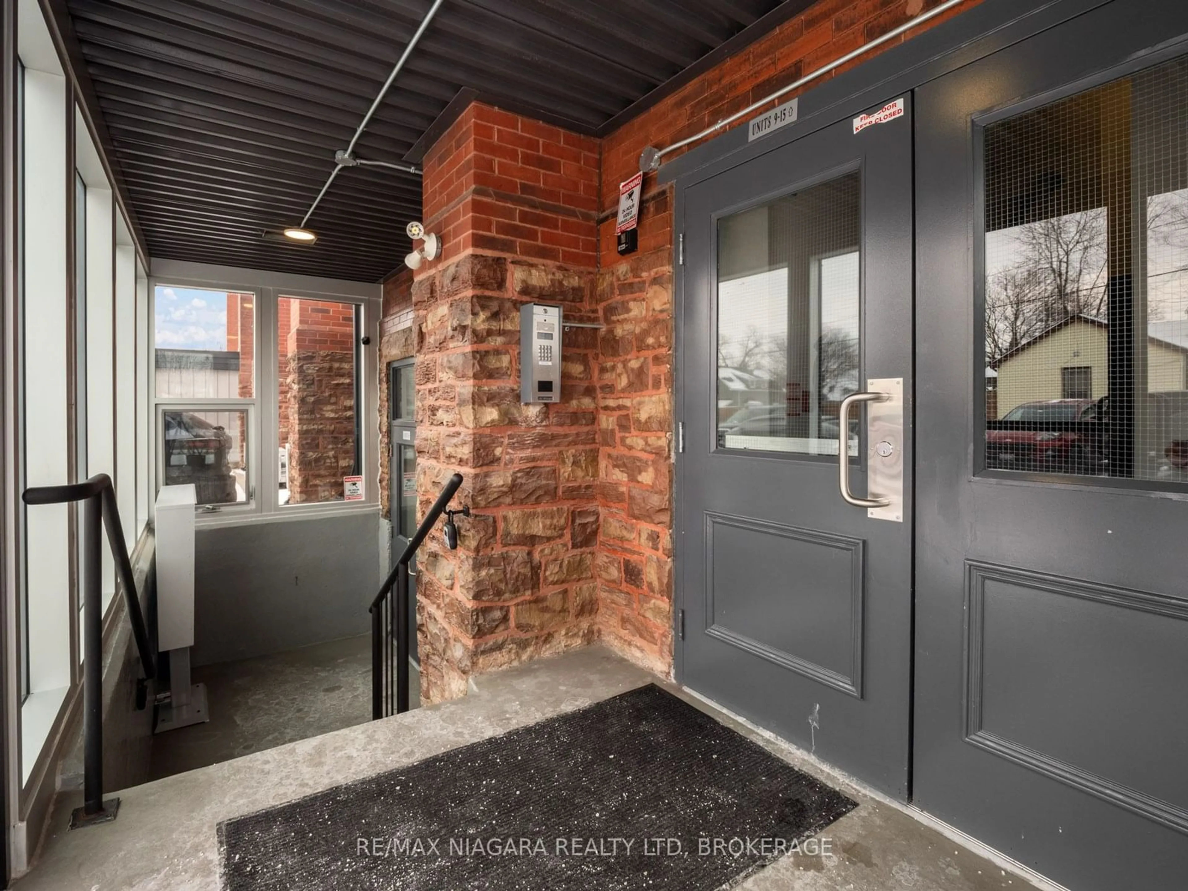 Indoor entryway for 405 Merritt St #11, St. Catharines Ontario L2P 1P5