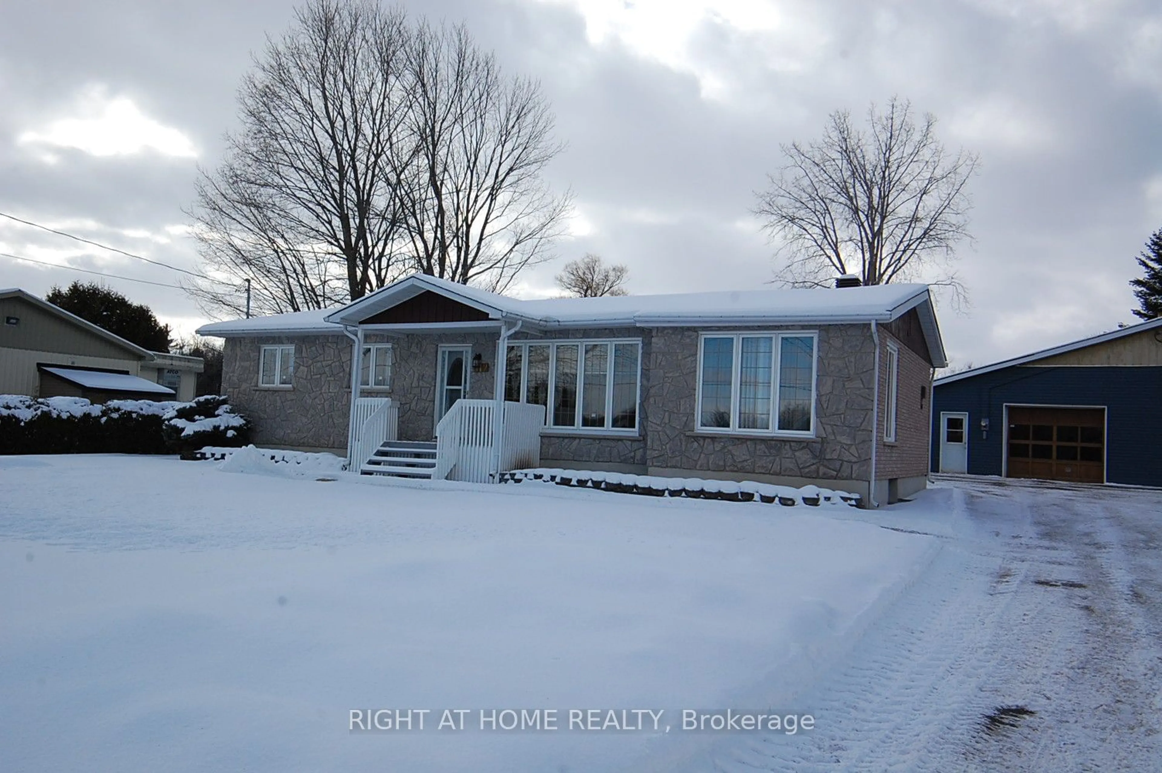 A pic from outside/outdoor area/front of a property/back of a property/a pic from drone, street for 312 Ramage Rd, Clarence-Rockland Ontario K4K 1K7