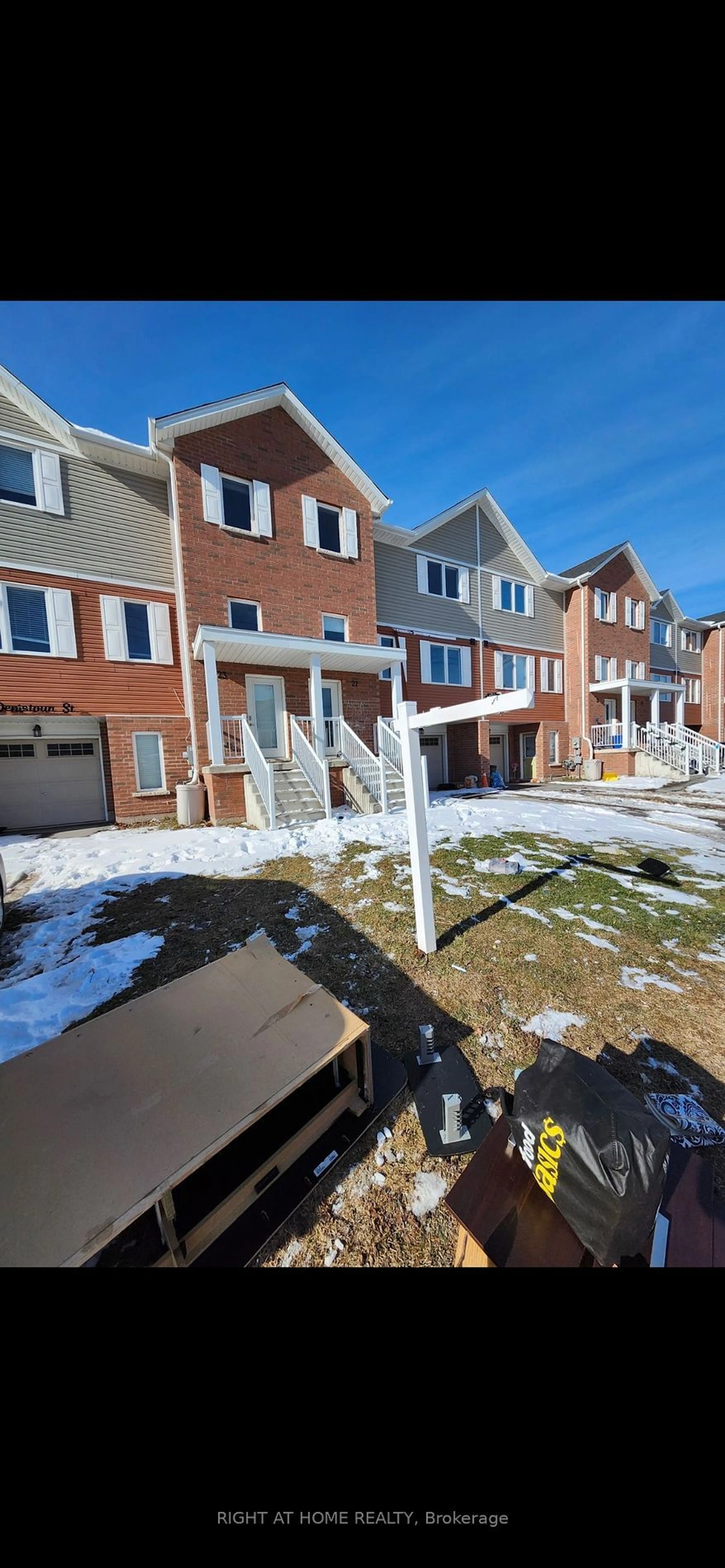 A pic from outside/outdoor area/front of a property/back of a property/a pic from drone, street for 23 DENISTOUN St, Welland Ontario L3C 1T9