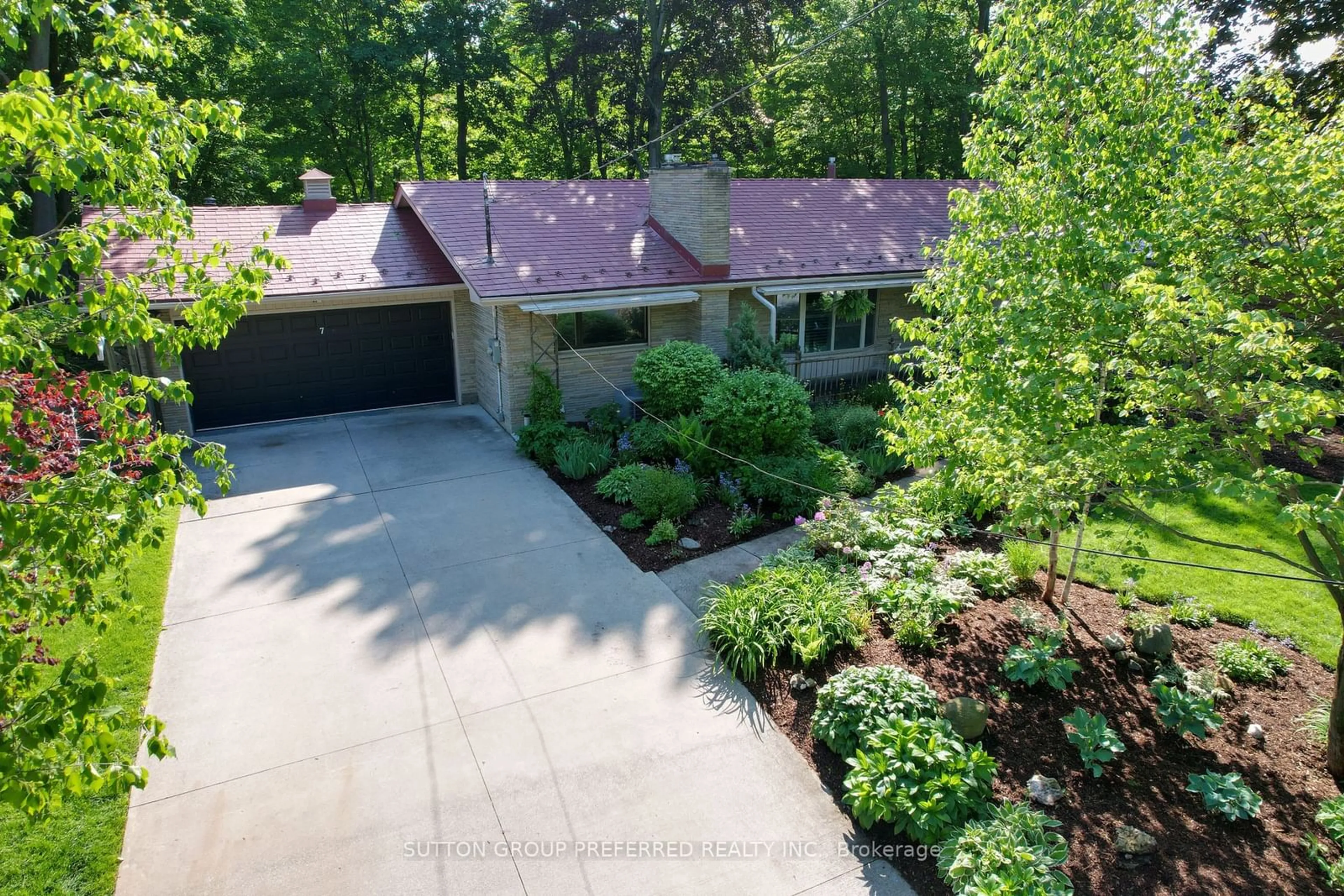 A pic from outside/outdoor area/front of a property/back of a property/a pic from drone, forest/trees view for 7 Metamora Cres, London Ontario N6G 1R2