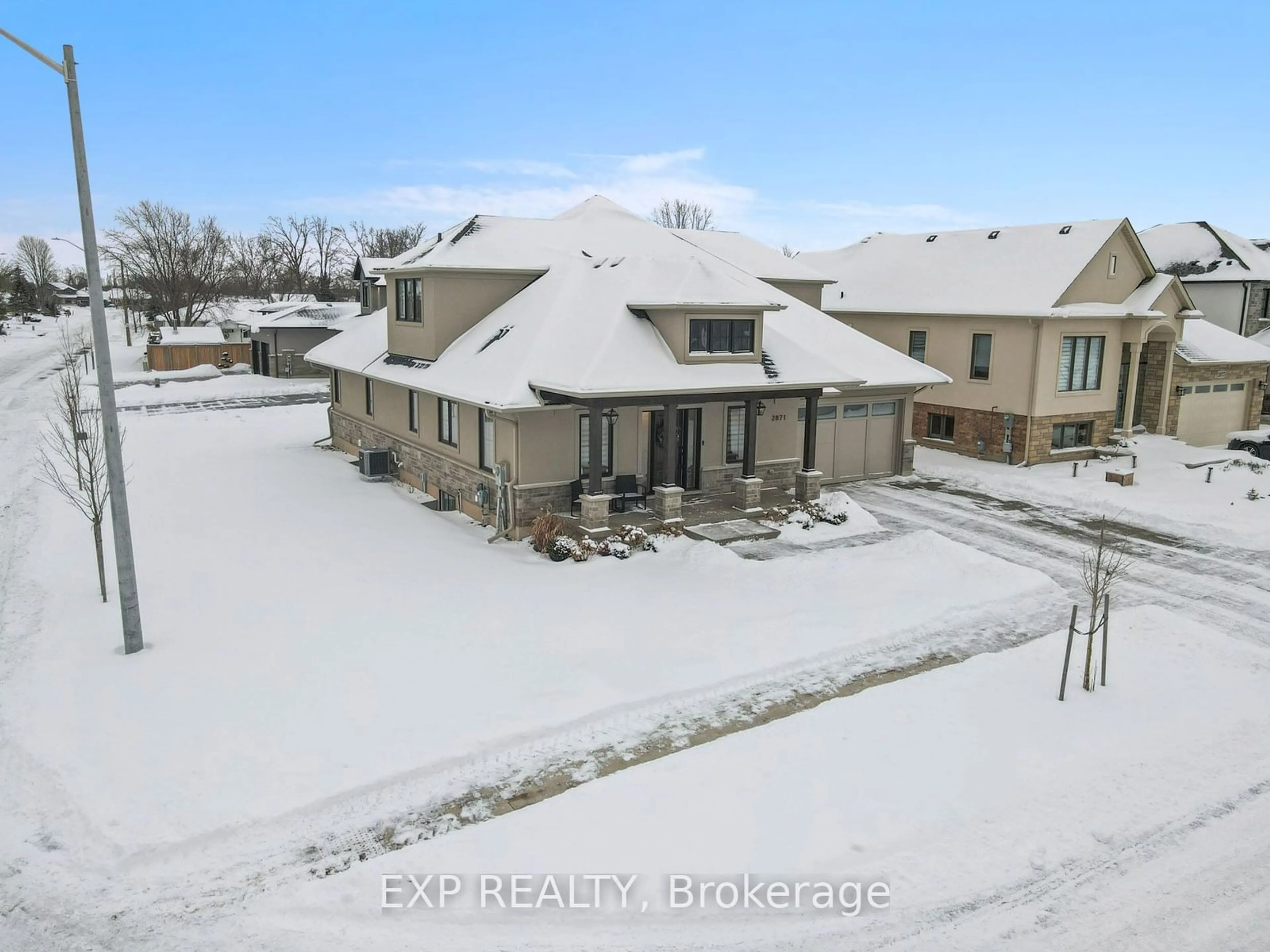 A pic from outside/outdoor area/front of a property/back of a property/a pic from drone, unknown for 2871 Arrowsmith Crt, Fort Erie Ontario L0S 1S0