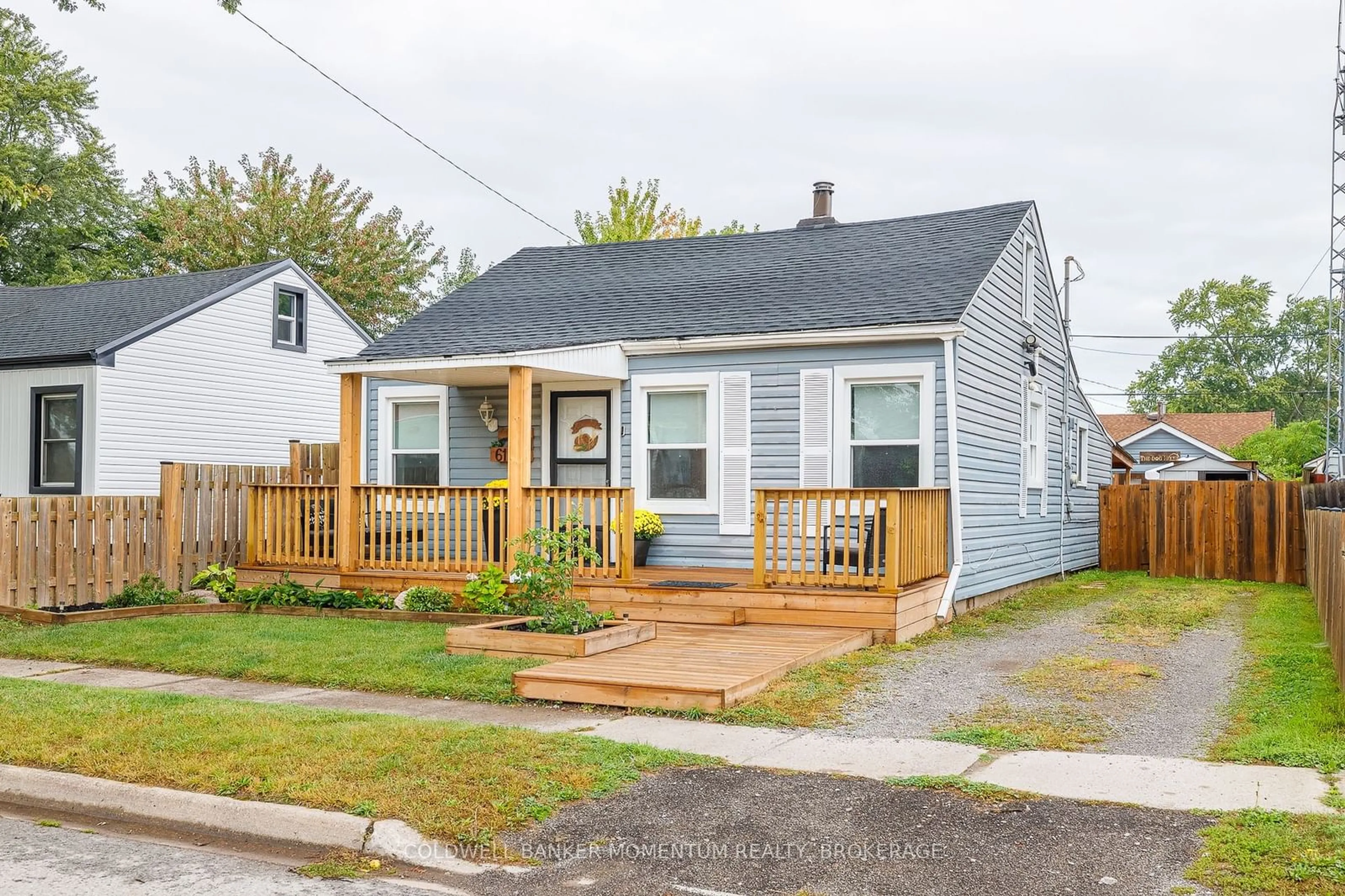 Home with vinyl exterior material, street for 6151 CADHAM St, Niagara Falls Ontario L2G 3A3