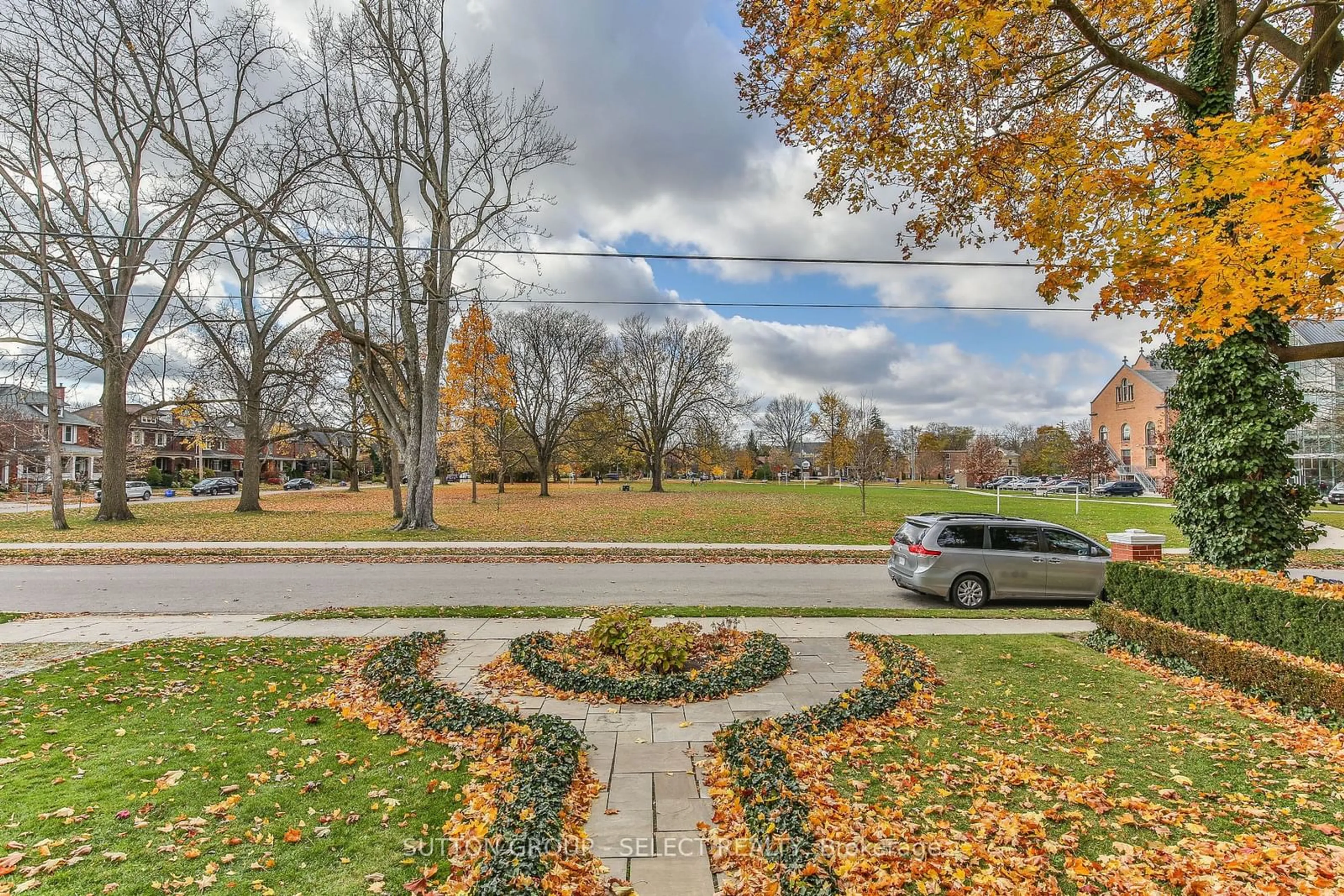 A pic from outside/outdoor area/front of a property/back of a property/a pic from drone, street for 44 Marley Pl, London Ontario N6C 3T2