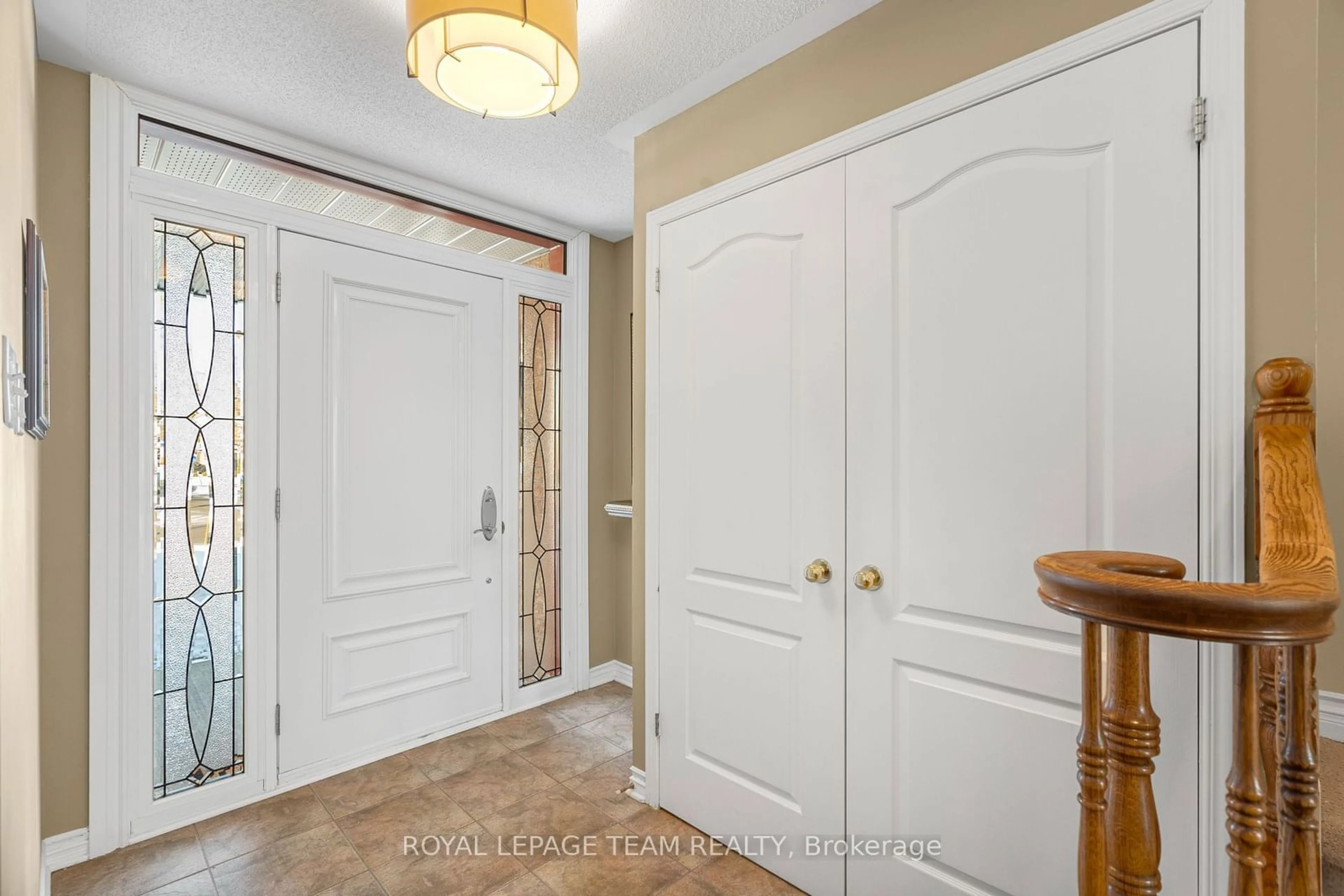 Indoor entryway for 5845 GLADEWOODS Pl, Orleans - Convent Glen and Area Ontario K1W 1G6