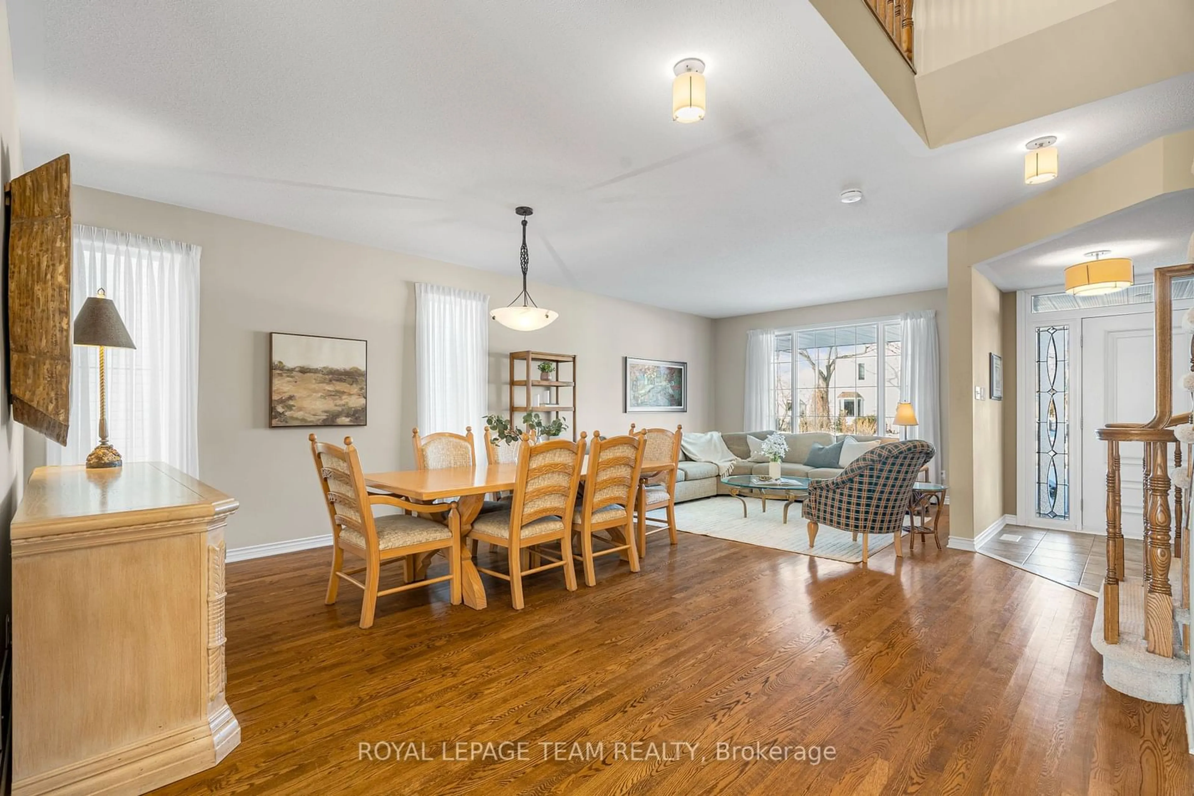 Dining room, wood/laminate floor for 5845 GLADEWOODS Pl, Orleans - Convent Glen and Area Ontario K1W 1G6