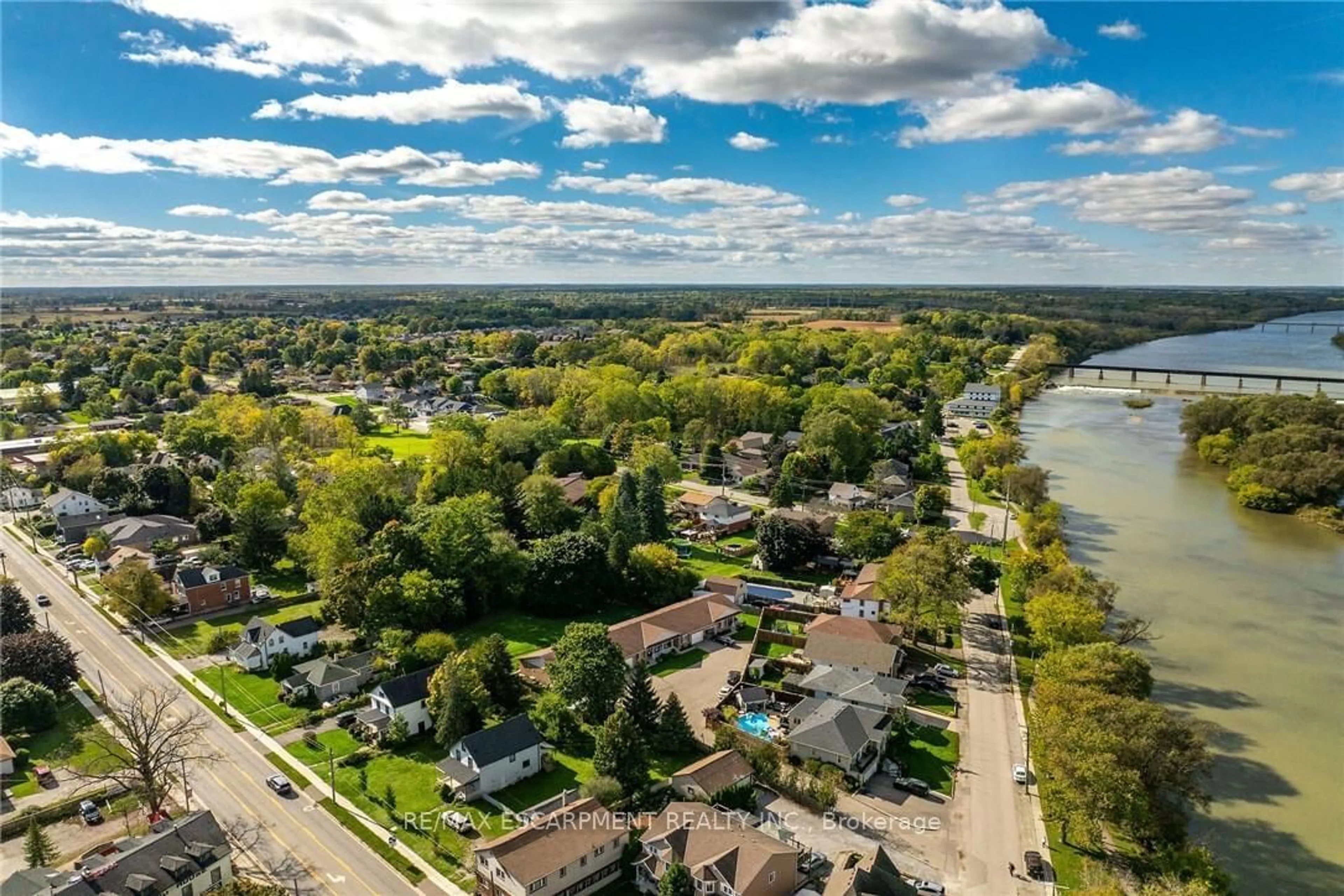 A pic from outside/outdoor area/front of a property/back of a property/a pic from drone, water/lake/river/ocean view for 15 Forfar St, Haldimand Ontario N3W 2N9