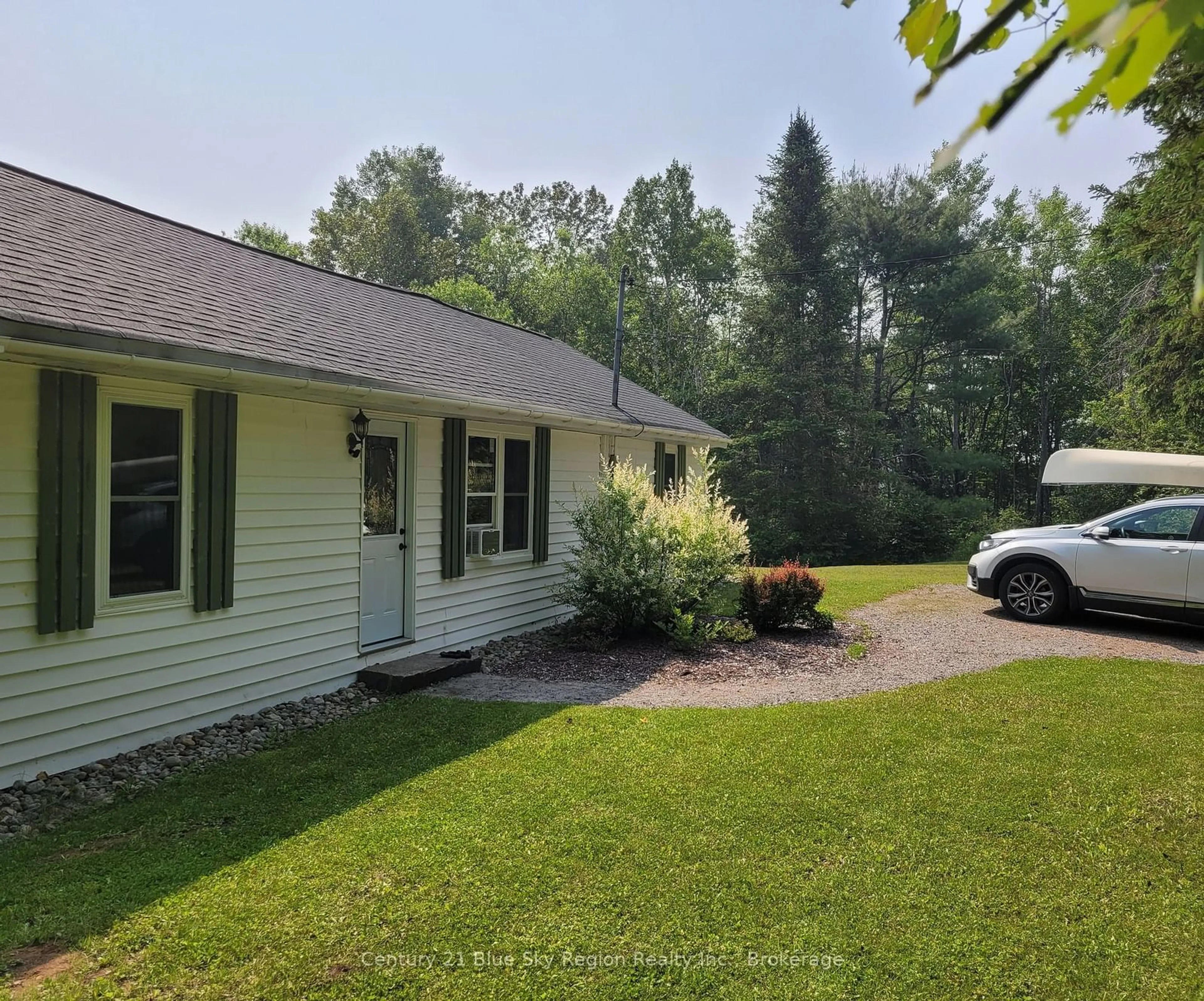 A pic from outside/outdoor area/front of a property/back of a property/a pic from drone, unknown for 3811 Brunel Rd, Lake of Bays Ontario P0B 1A0