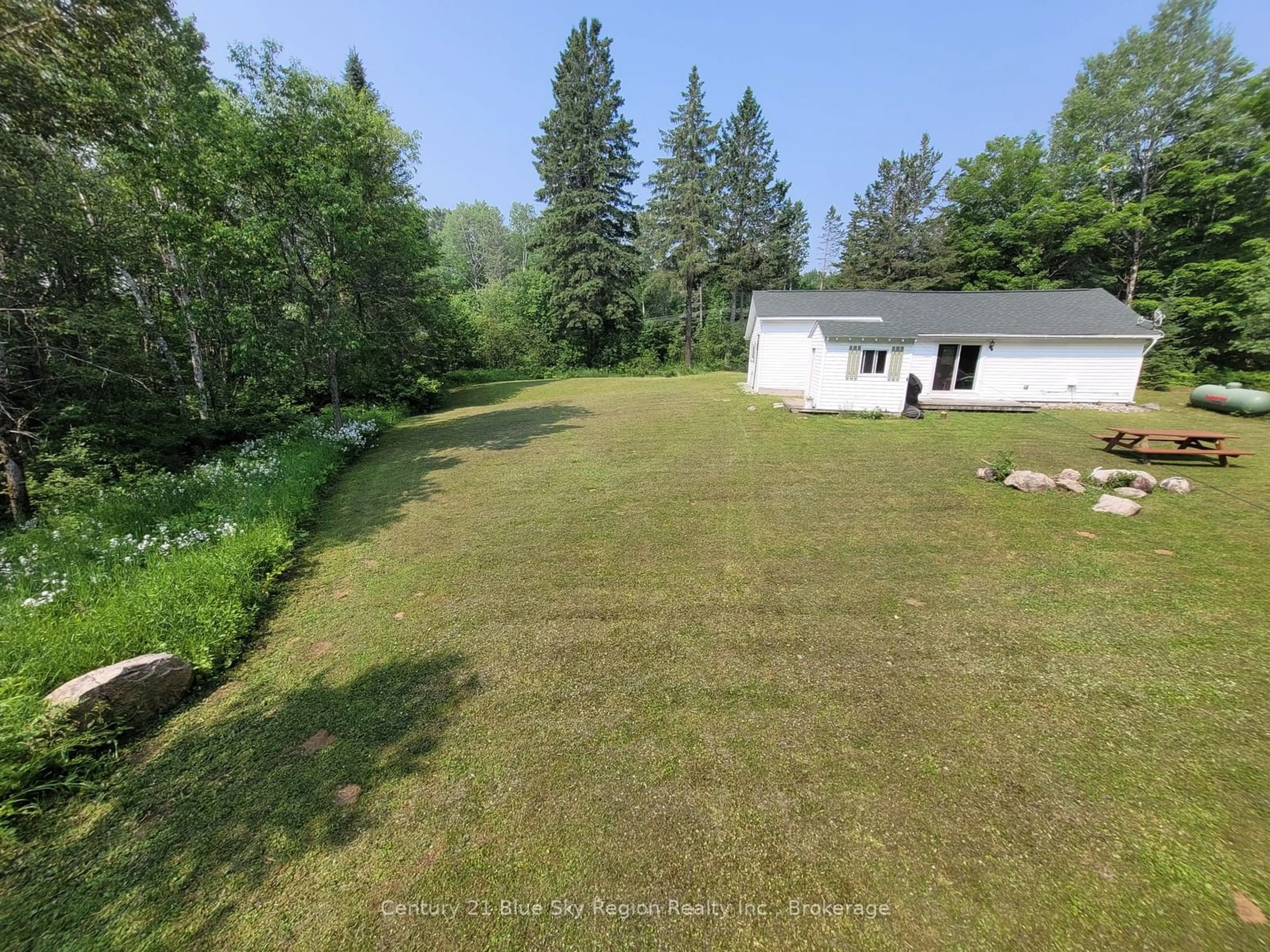 A pic from outside/outdoor area/front of a property/back of a property/a pic from drone, unknown for 3811 Brunel Rd, Lake of Bays Ontario P0B 1A0