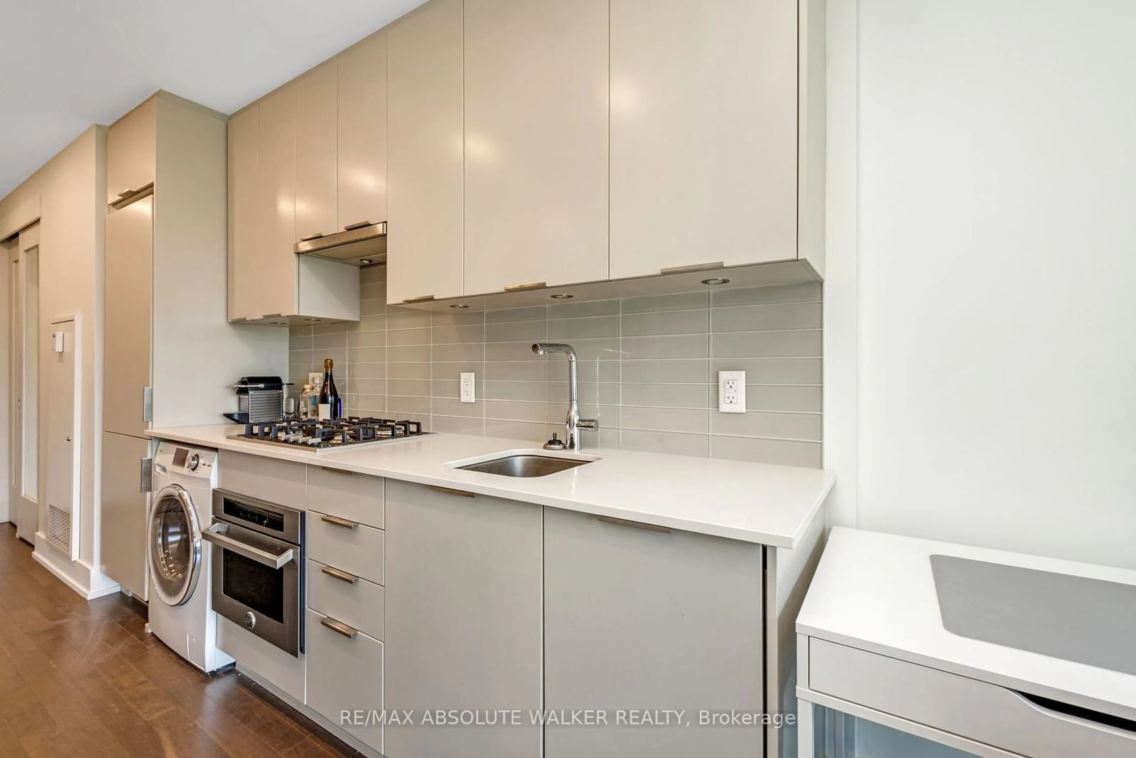 Standard kitchen, unknown for 11 Oblats Ave #202, Ottawa Ontario K1S 5V9