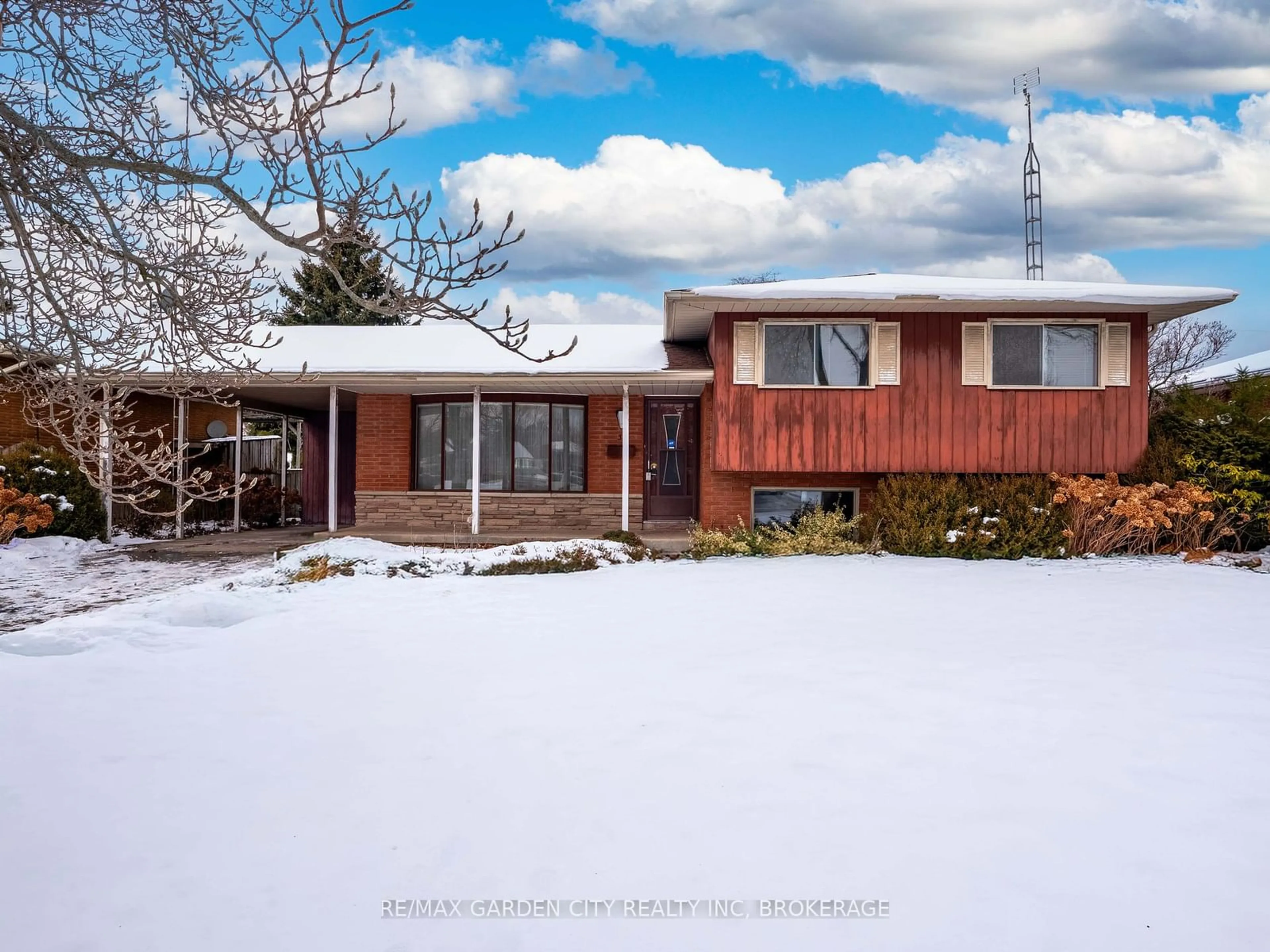 Unknown for 33 Strathcona Dr, St. Catharines Ontario L2M 2A8