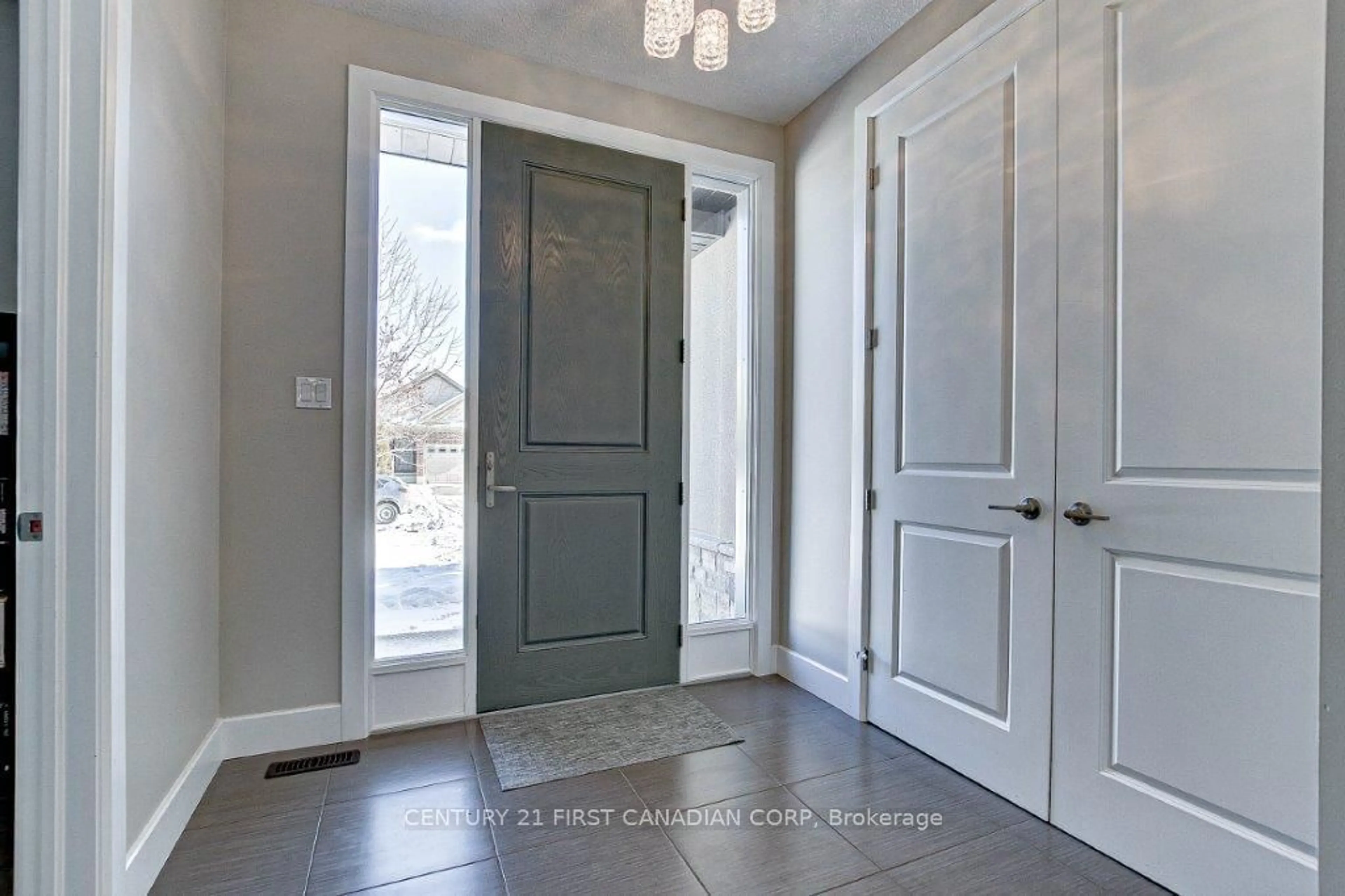 Indoor entryway for 998 Loft Crt, London Ontario N6G 0J9