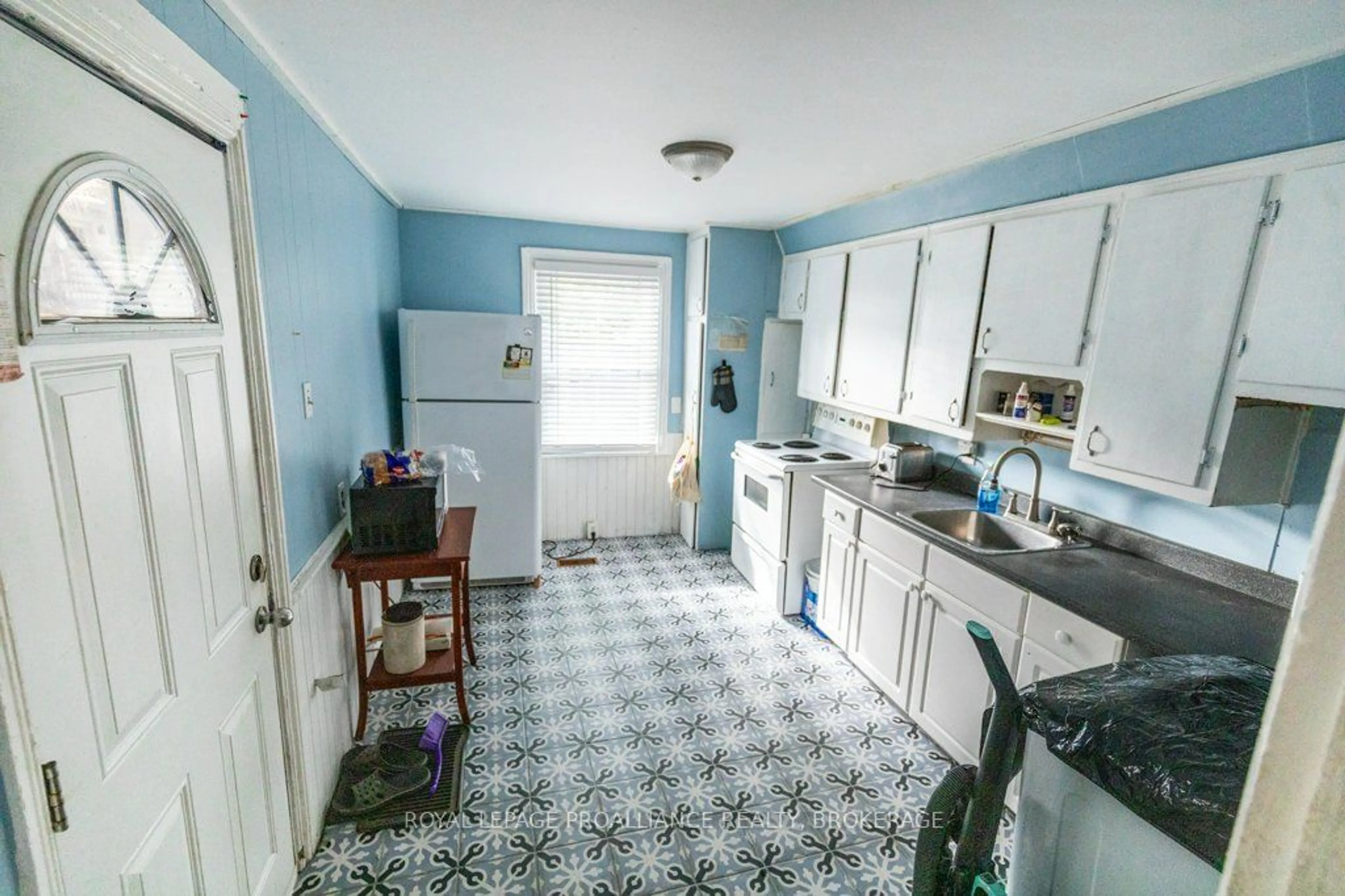 Standard kitchen, ceramic/tile floor for 76-78 NORTH St, Kingston Ontario K7K 1J9