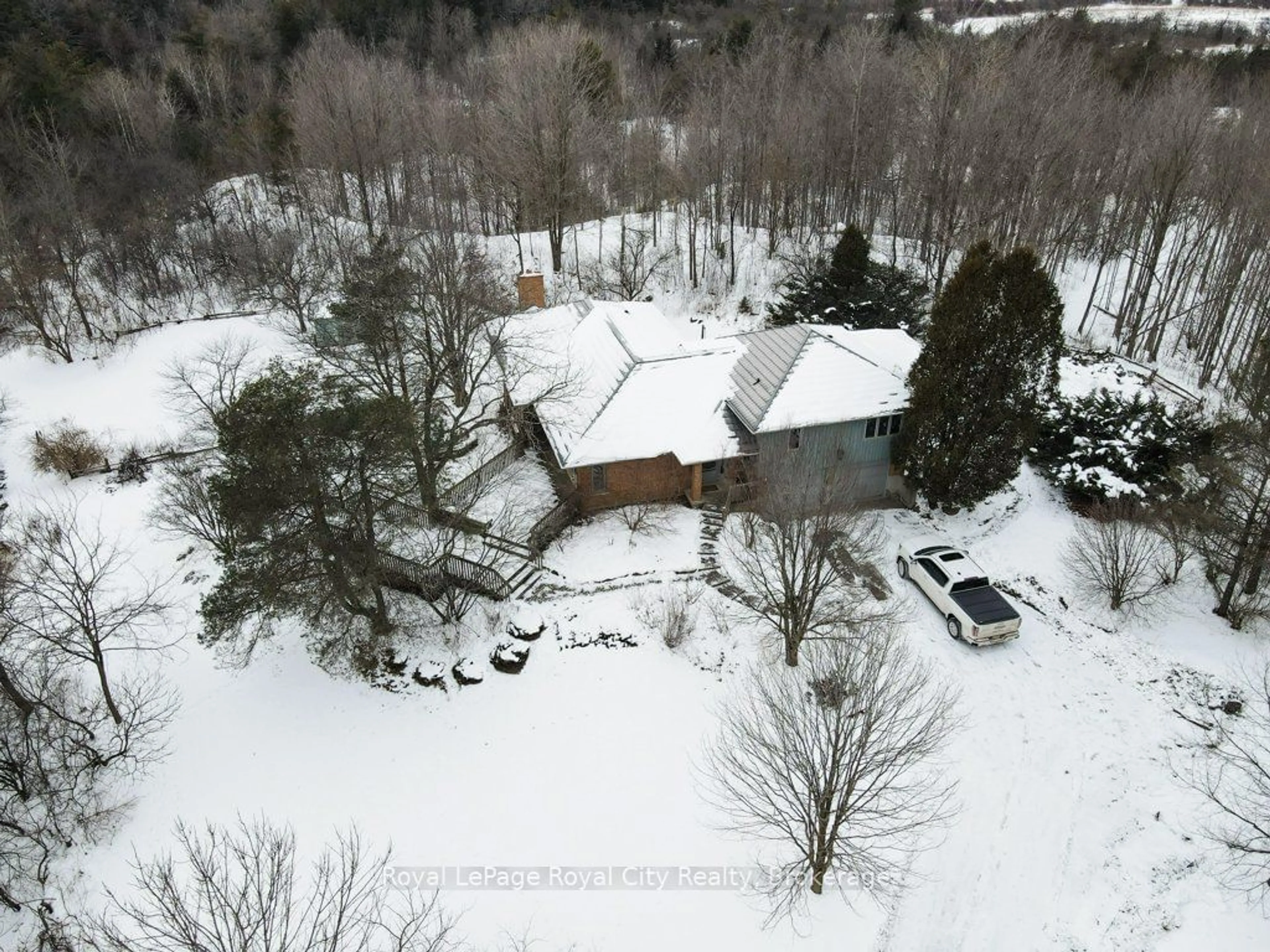 A pic from outside/outdoor area/front of a property/back of a property/a pic from drone, unknown for 6992 Concession 4, Puslinch Ontario N0B 2J0