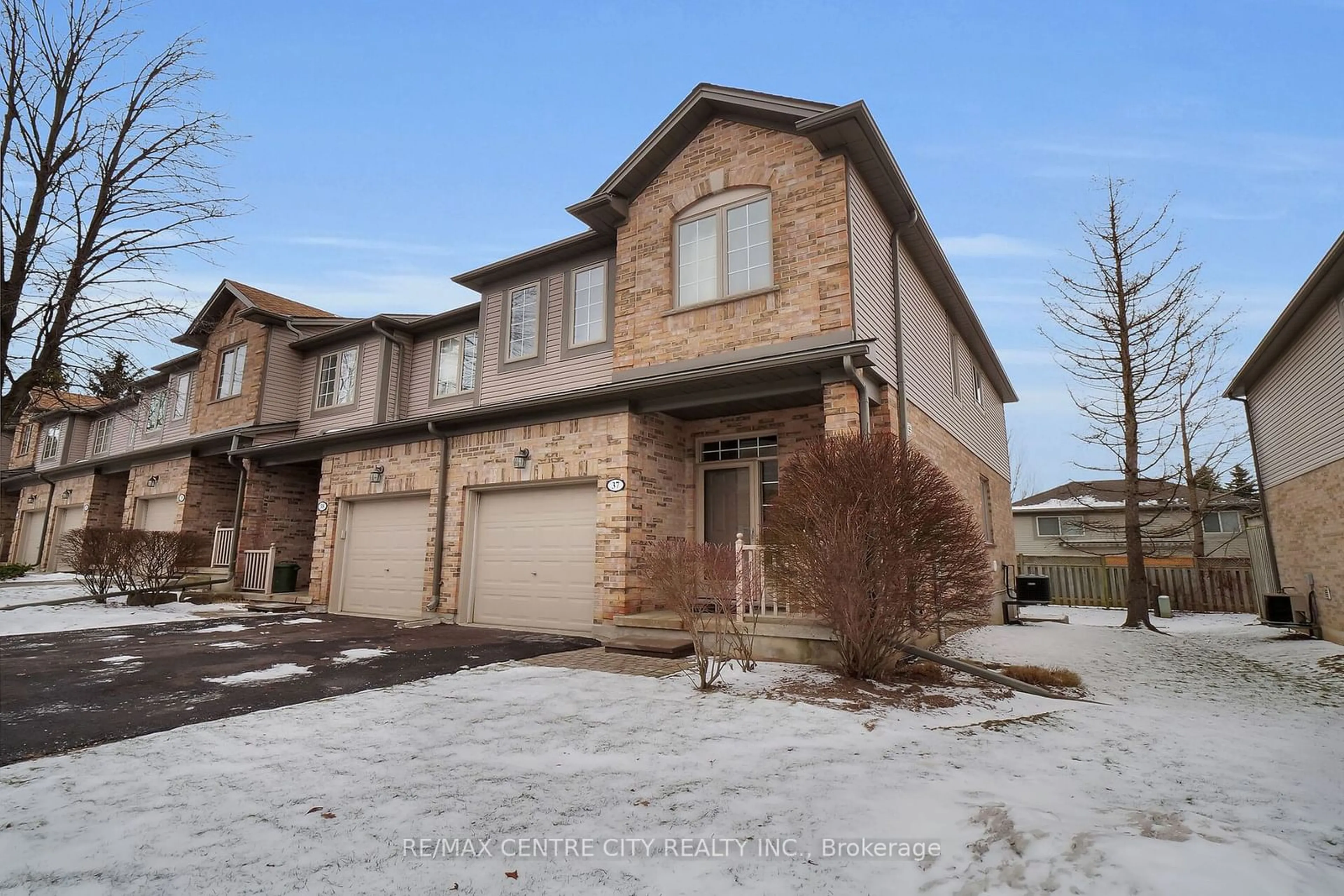 A pic from outside/outdoor area/front of a property/back of a property/a pic from drone, street for 185 North Centre Rd #37, London Ontario N5X 4C9