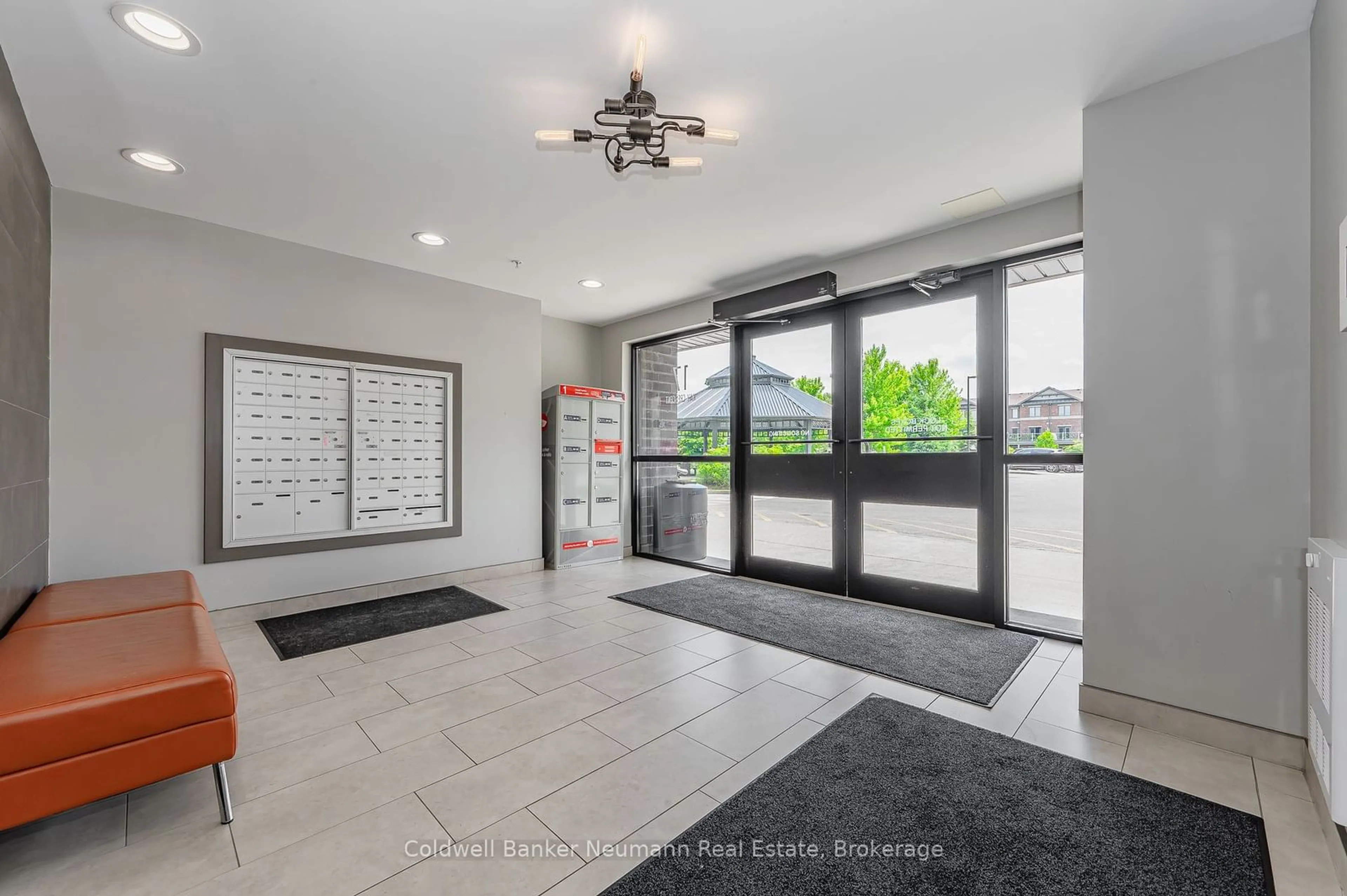 Indoor foyer for 17 Kay Crescent Cres #403, Guelph Ontario N1L 0P1