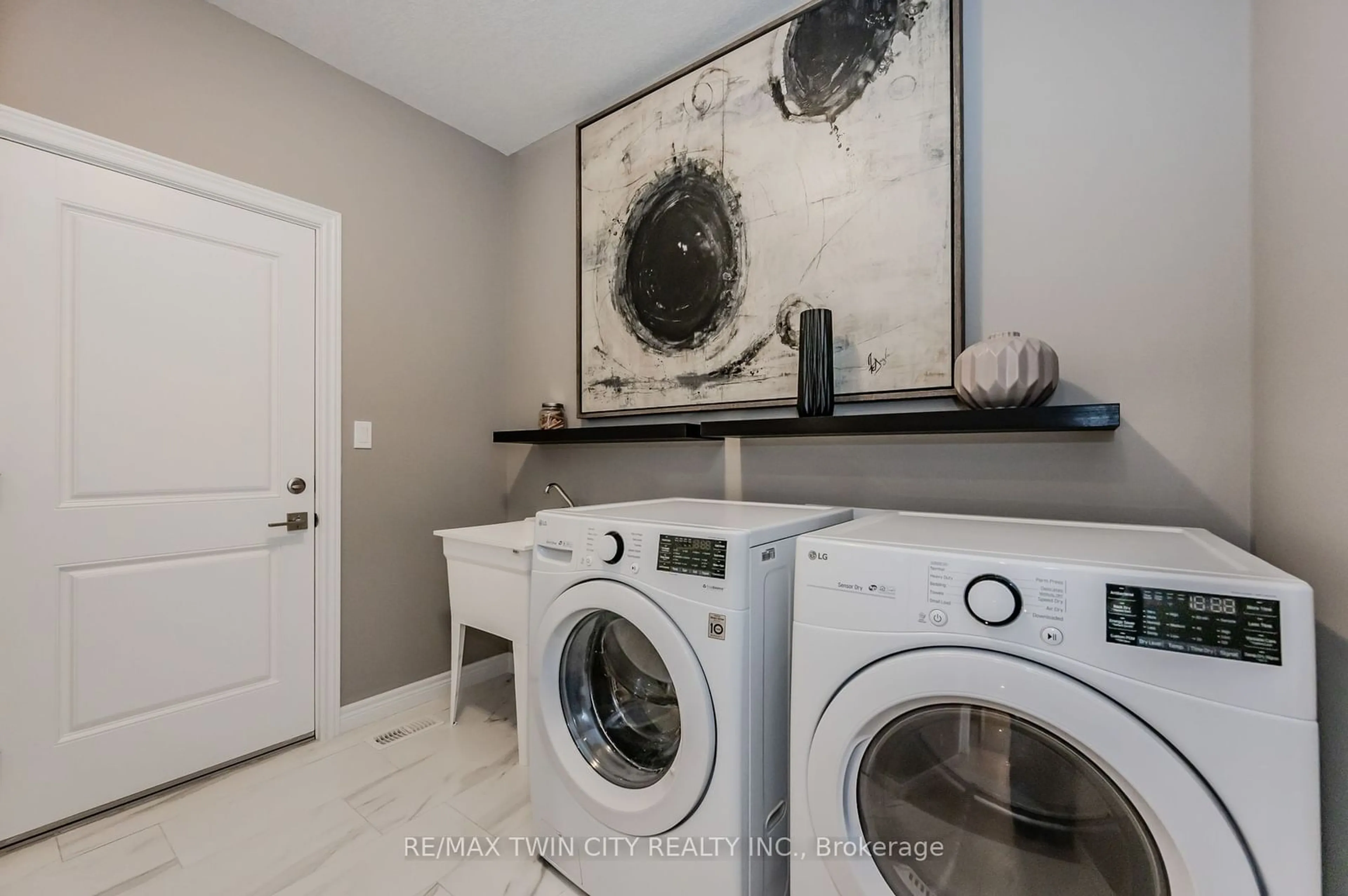 Laundry room for 27 SPACHMAN St, Kitchener Ontario N2R 0N5