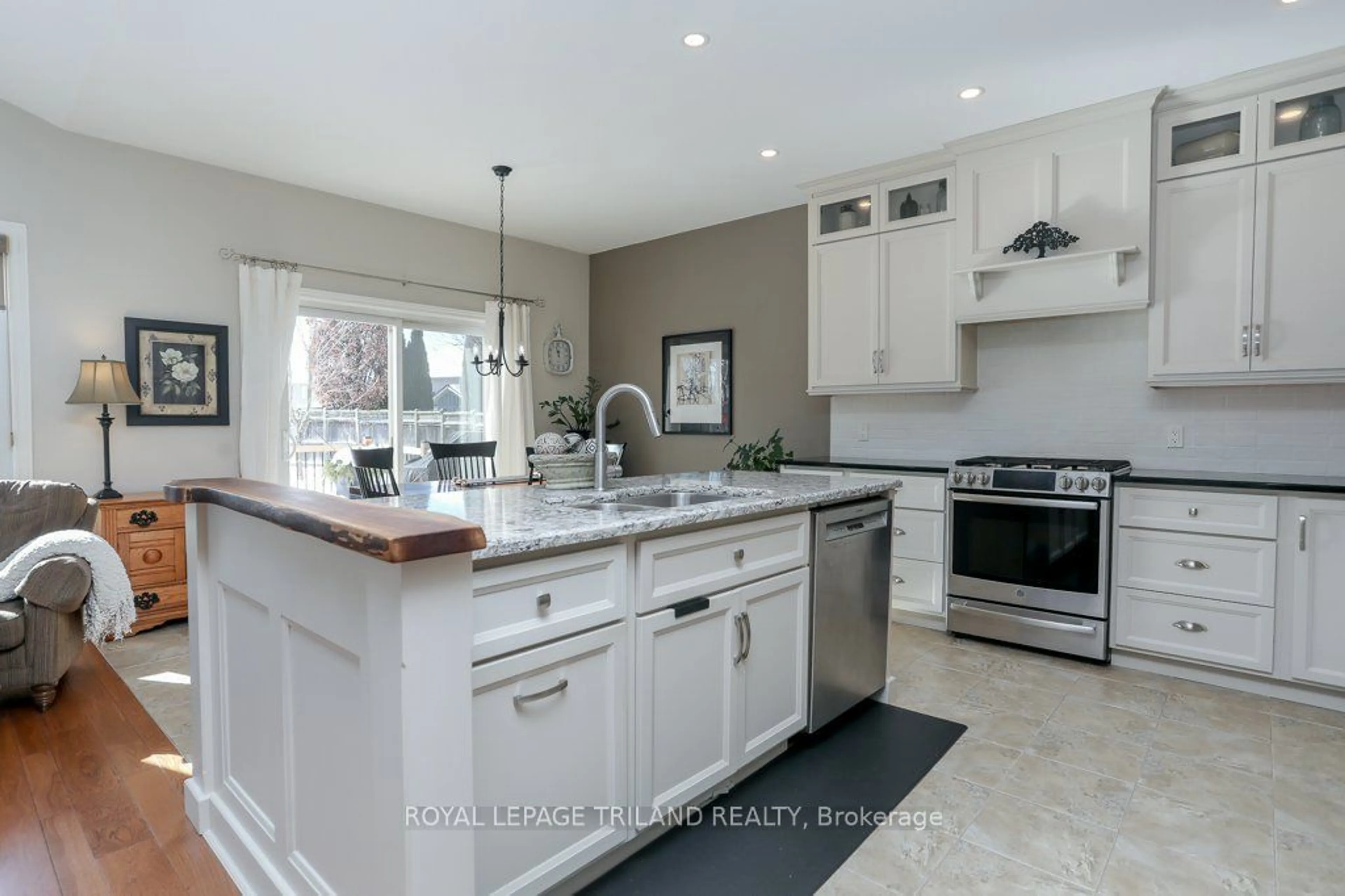 Open concept kitchen, ceramic/tile floor for 1473 Sandpiper Dr, London Ontario N5X 0E6