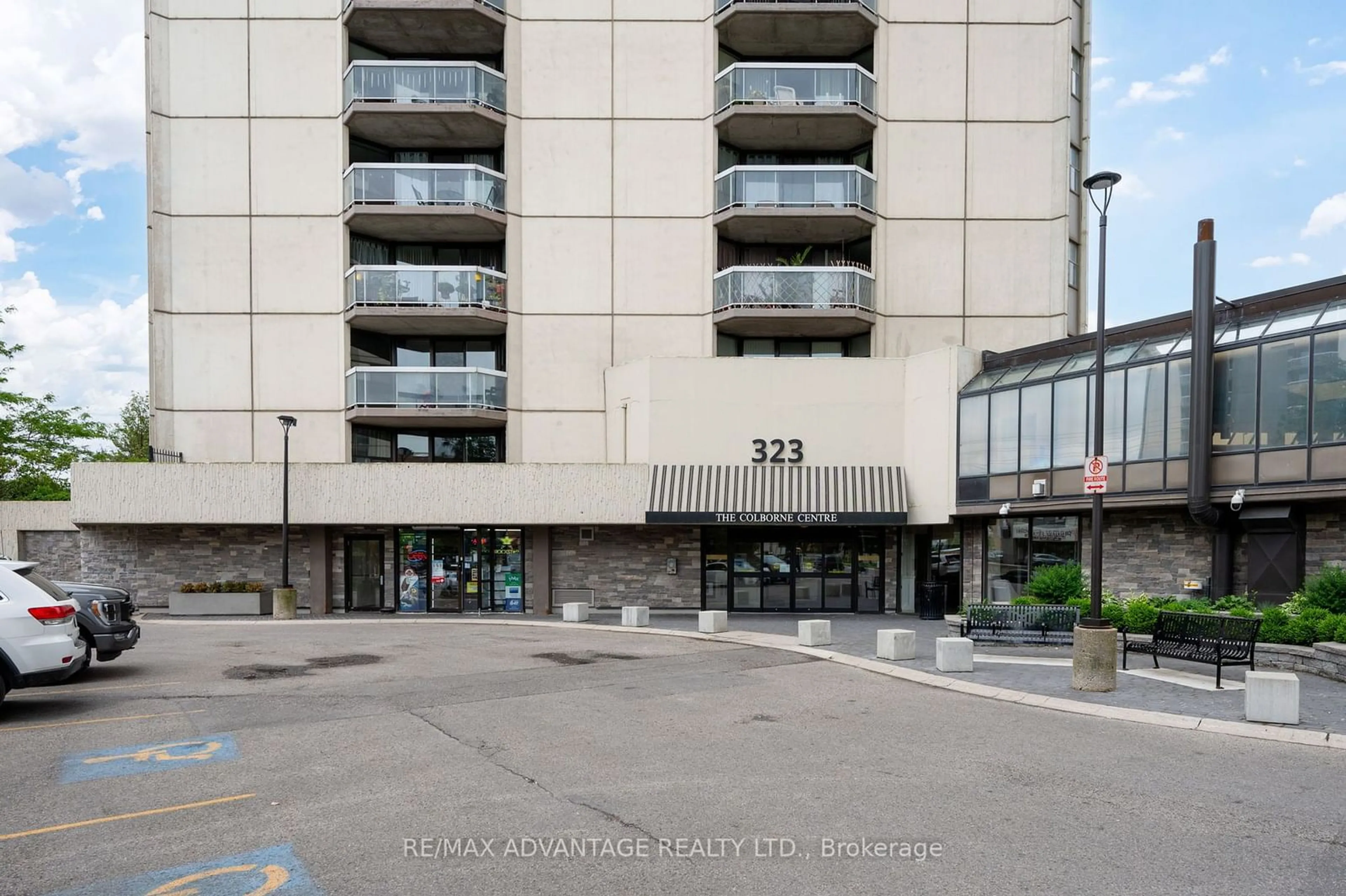 Indoor foyer for 323 Colborne St #1901, London Ontario N6B 3N8