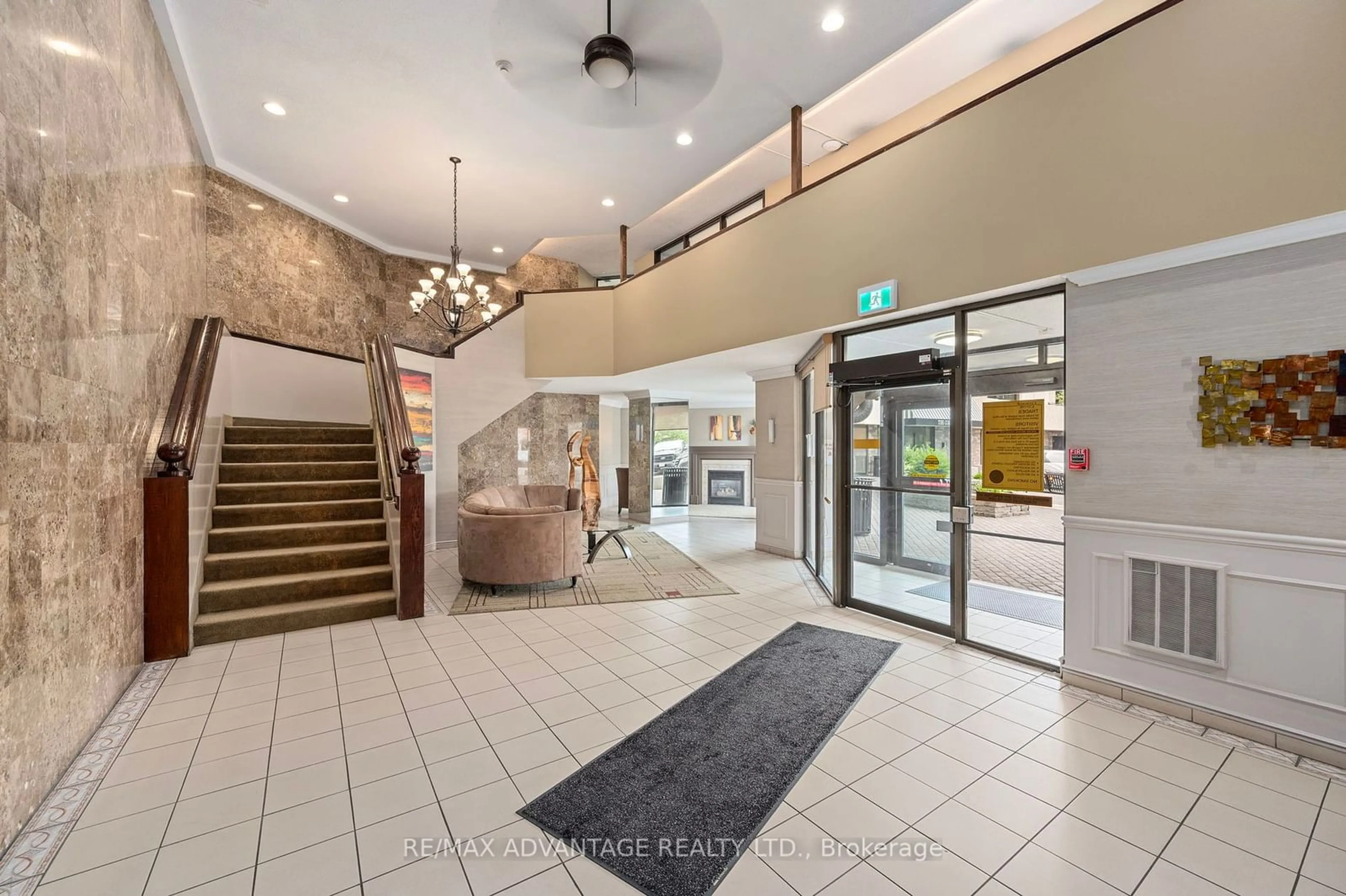 Indoor foyer for 323 Colborne St #1901, London Ontario N6B 3N8