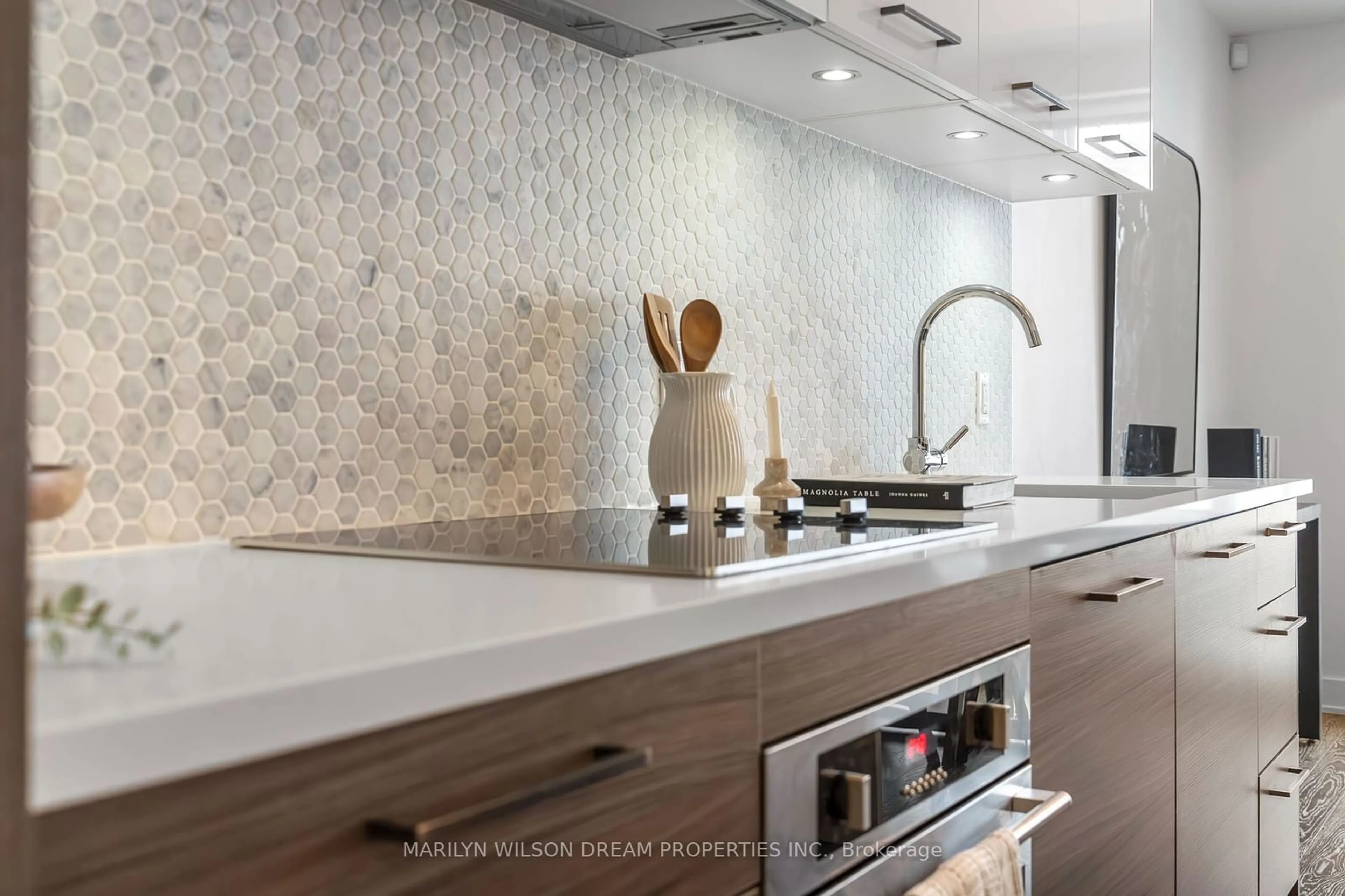 Contemporary kitchen, ceramic/tile floor for 428 Sparks St #307, Ottawa Centre Ontario K1R 0B3