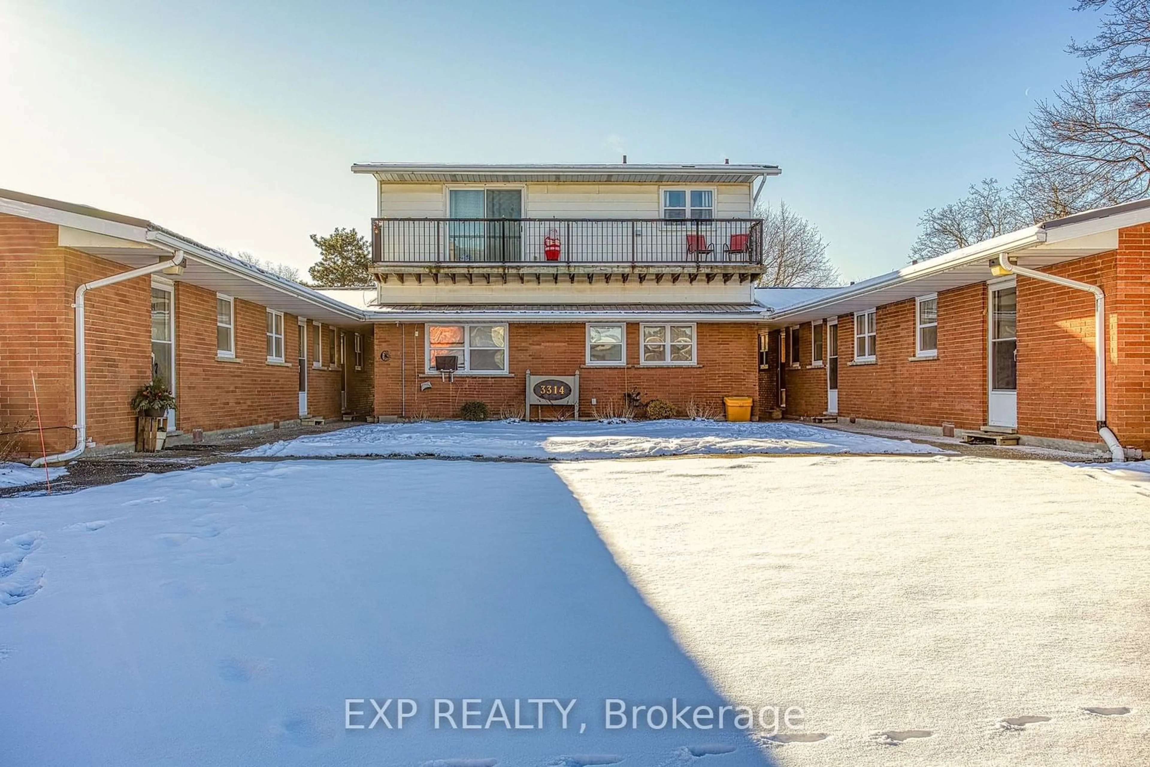 A pic from outside/outdoor area/front of a property/back of a property/a pic from drone, building for 3314 Menno St #10, Lincoln Ontario L0R 2C0