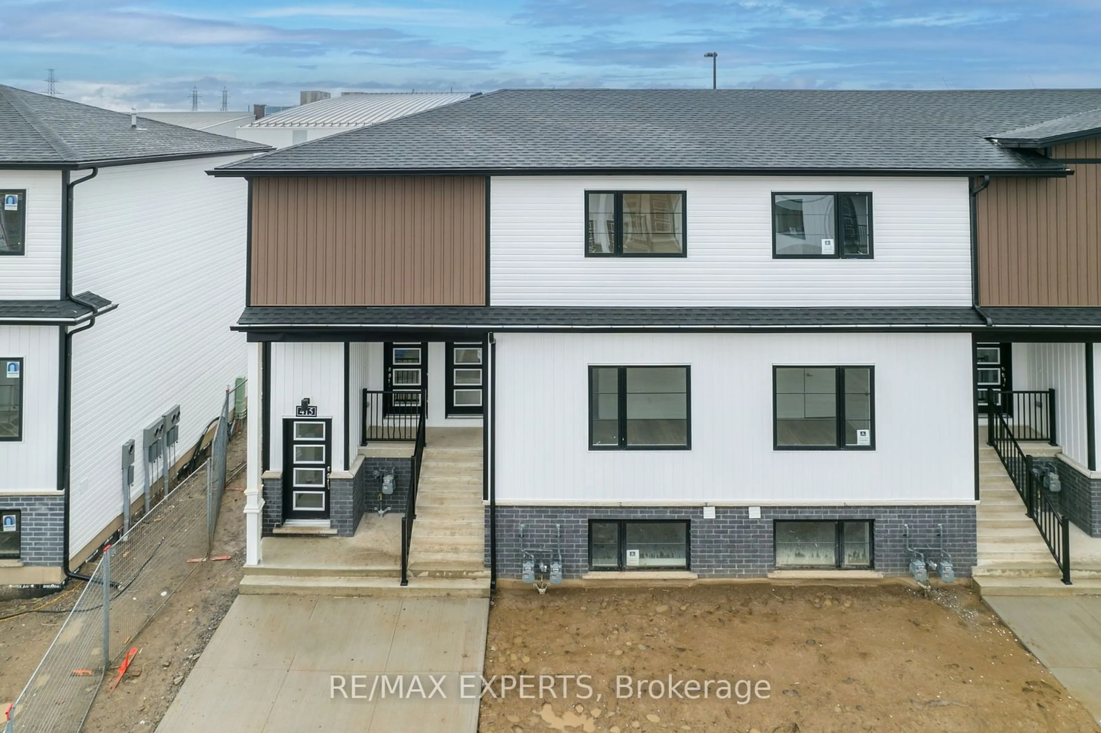 A pic from outside/outdoor area/front of a property/back of a property/a pic from drone, street for 4263 Fourth Ave #435, Niagara Falls Ontario L2E 0C2