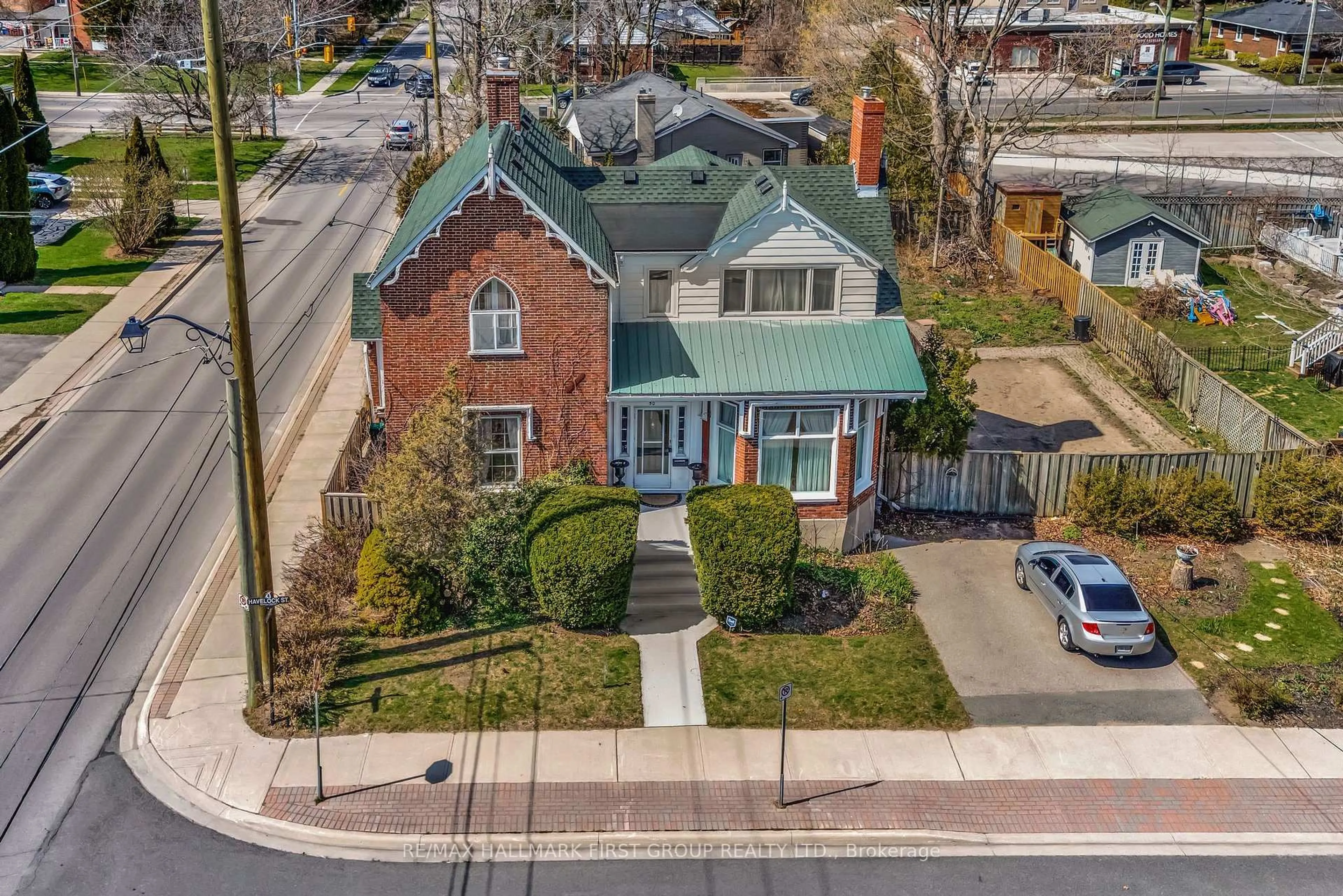 A pic from outside/outdoor area/front of a property/back of a property/a pic from drone, street for 50 Havelock St, Cobourg Ontario K9A 2J3