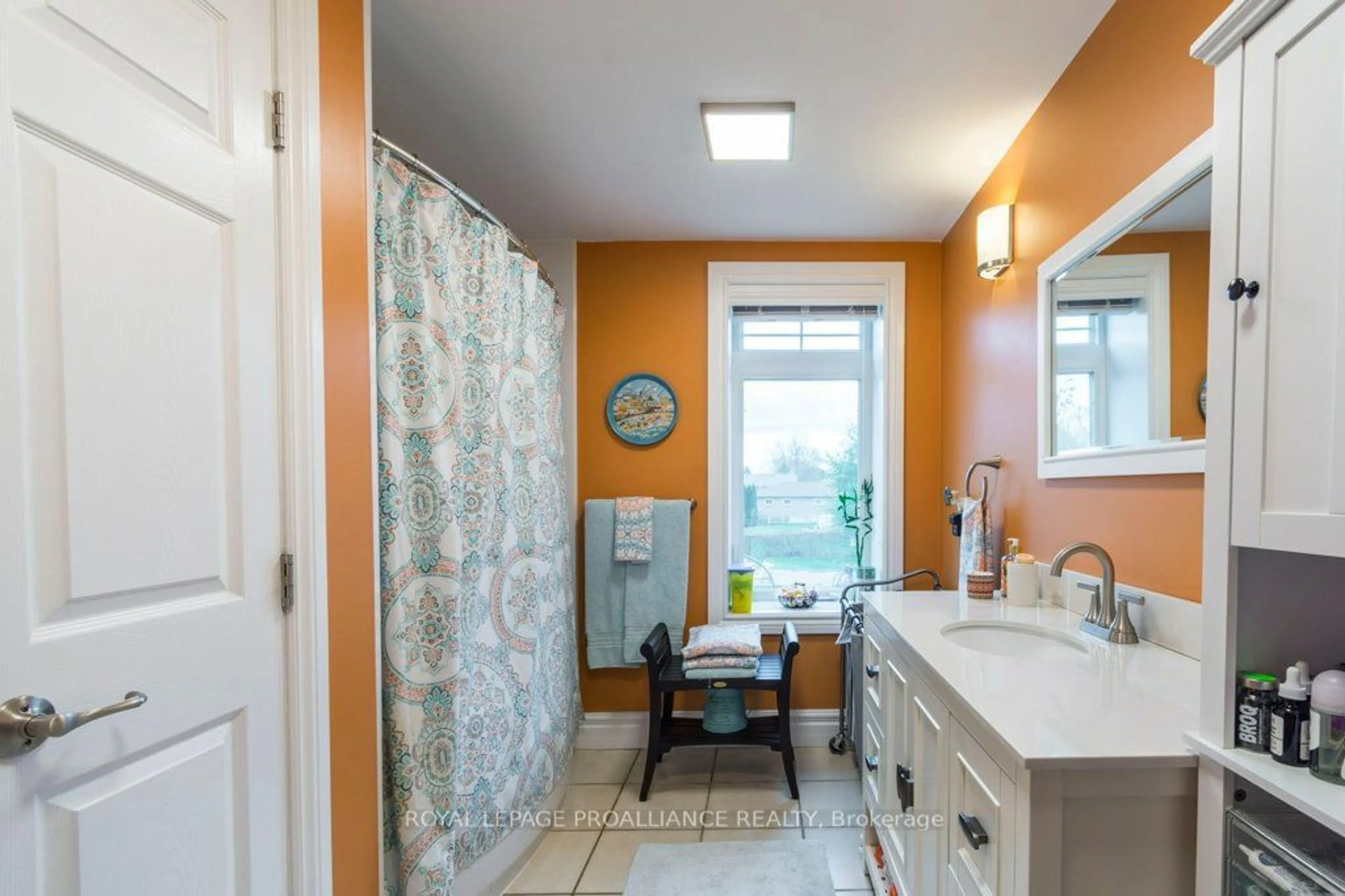 Standard bathroom, ceramic/tile floor for 145 Farley Ave #103, Belleville Ontario K8N 1G5