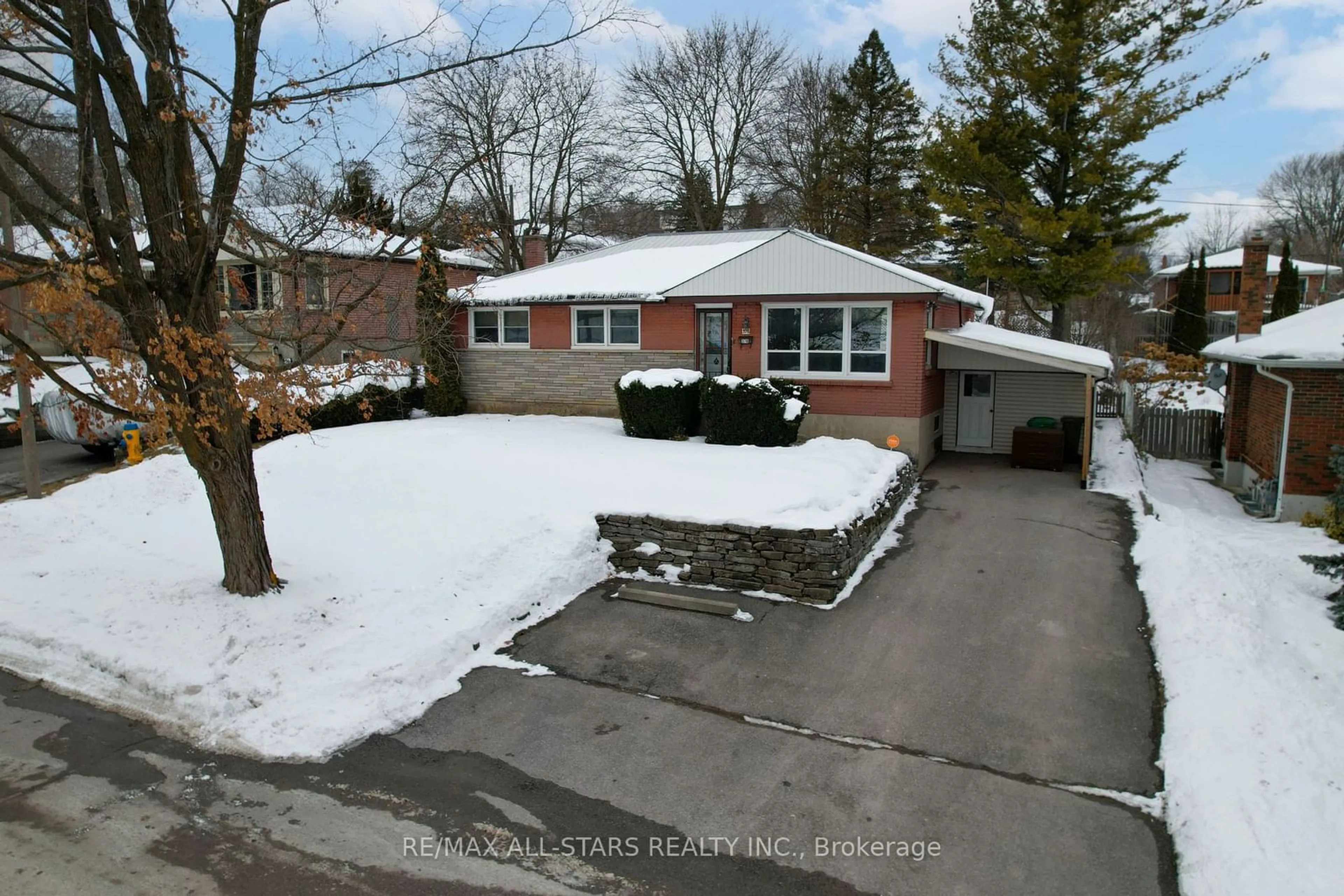 A pic from outside/outdoor area/front of a property/back of a property/a pic from drone, street for 376 Dominion Cres, Peterborough Ontario K9H 5H1