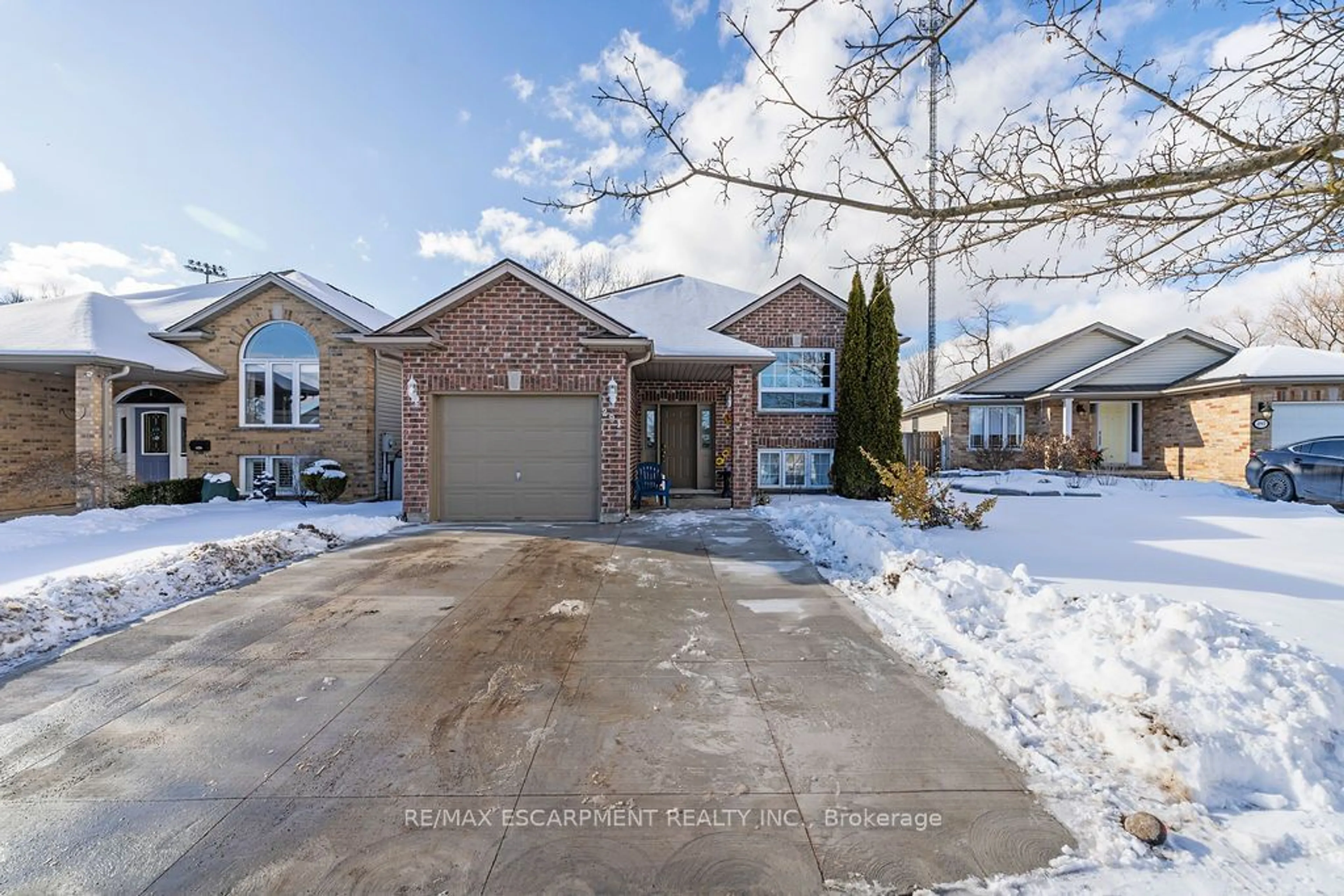 Home with brick exterior material, street for 291 St Lawrence Dr, Welland Ontario L2C 7H7