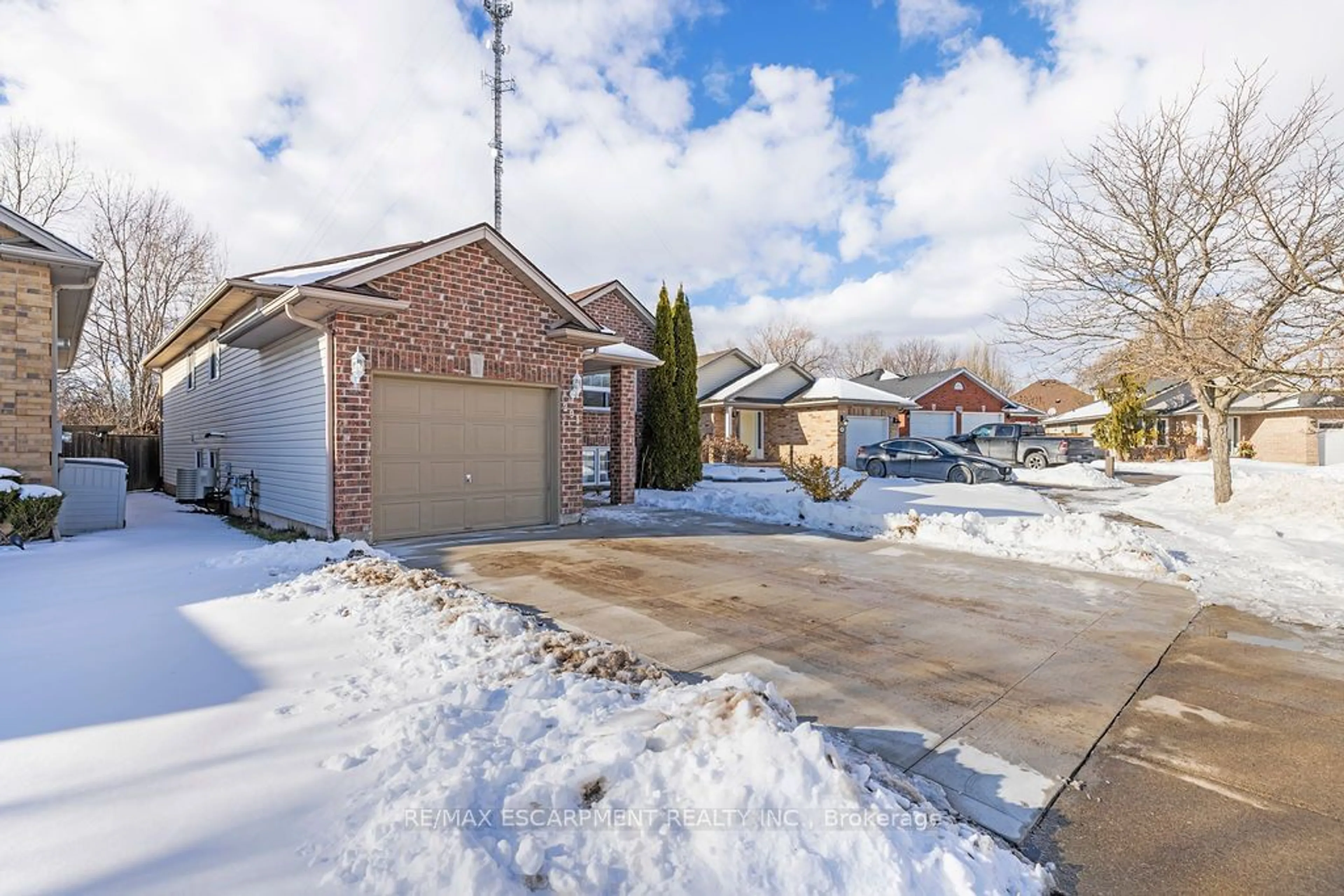 Home with brick exterior material, street for 291 St Lawrence Dr, Welland Ontario L2C 7H7