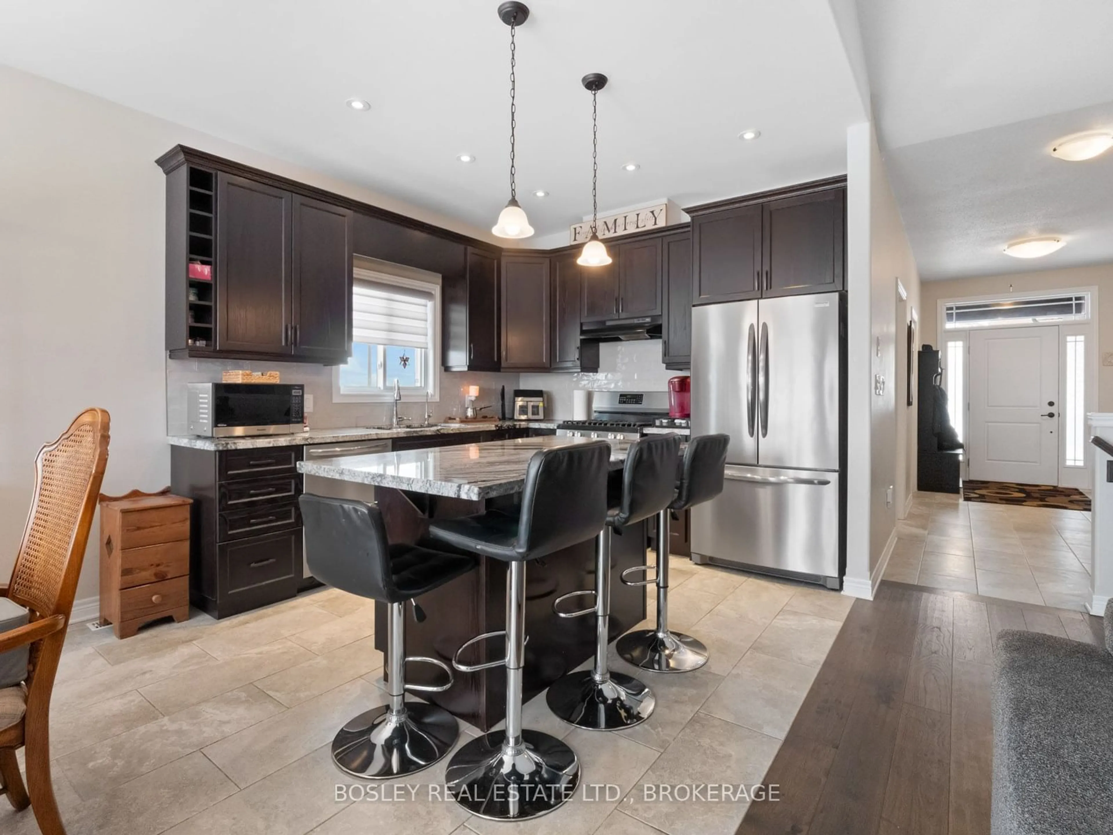 Contemporary kitchen, unknown for 5 Cinnamon St, Thorold Ontario L2V 0H5