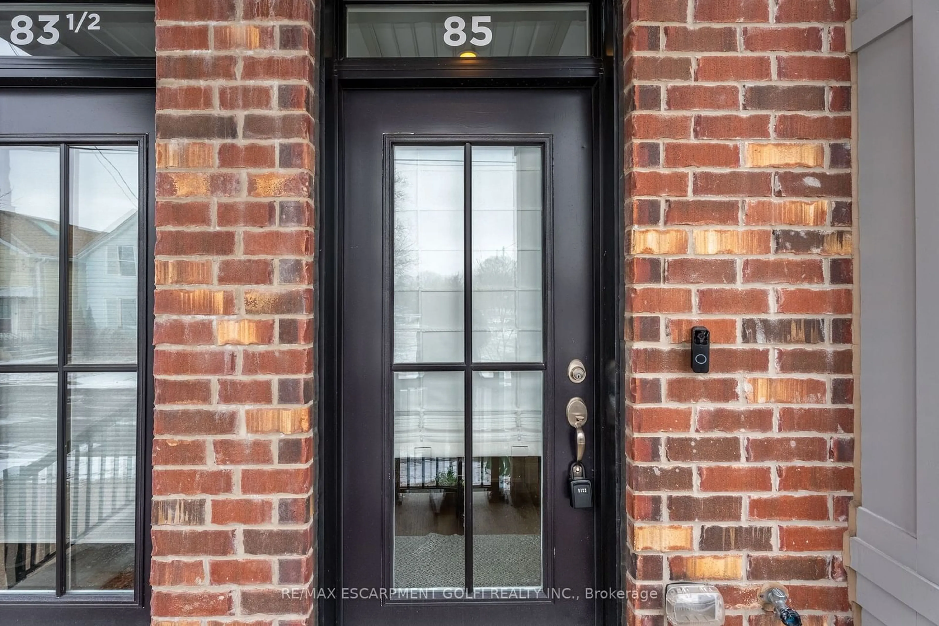 Indoor entryway for 85 Poulette St, Hamilton Ontario L8P 1W7