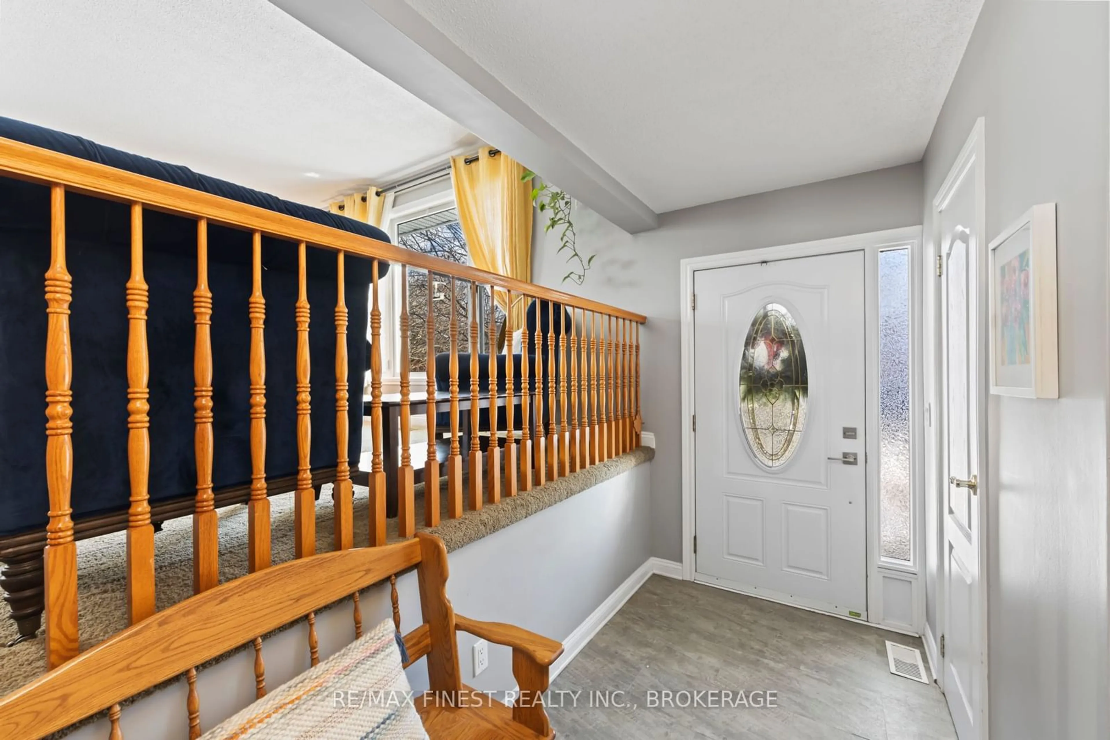 Indoor entryway for 829 Larchwood Cres, Kingston Ontario K7P 2P8