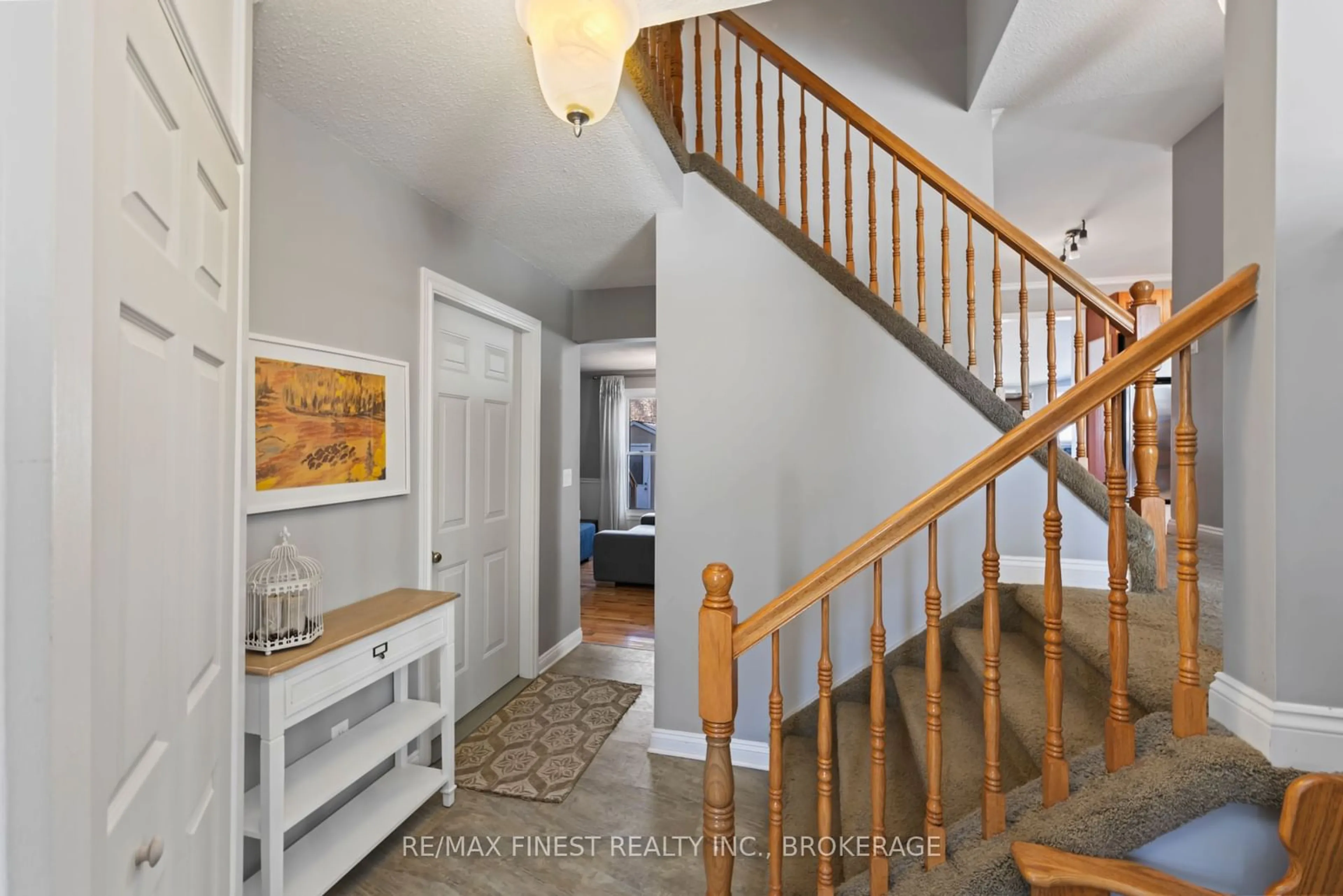 Indoor entryway for 829 Larchwood Cres, Kingston Ontario K7P 2P8