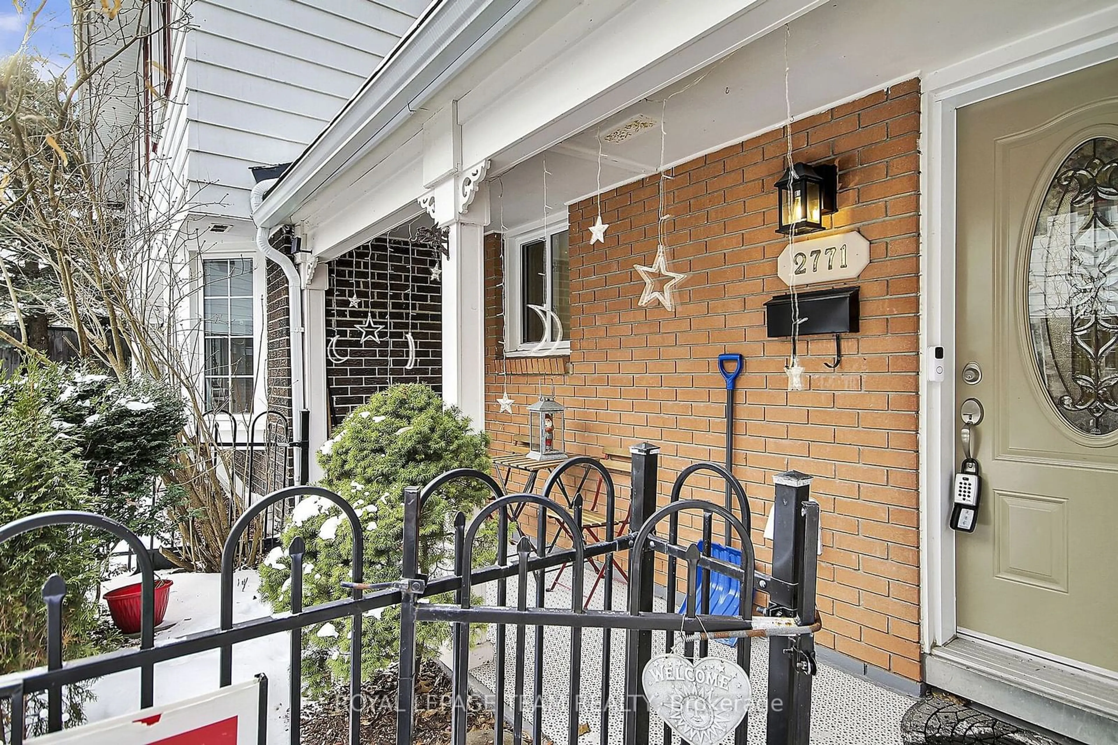 Patio, street for 2771 Baseline Rd, Parkway Park - Queensway Terrace S and Area Ontario K2H 7B5