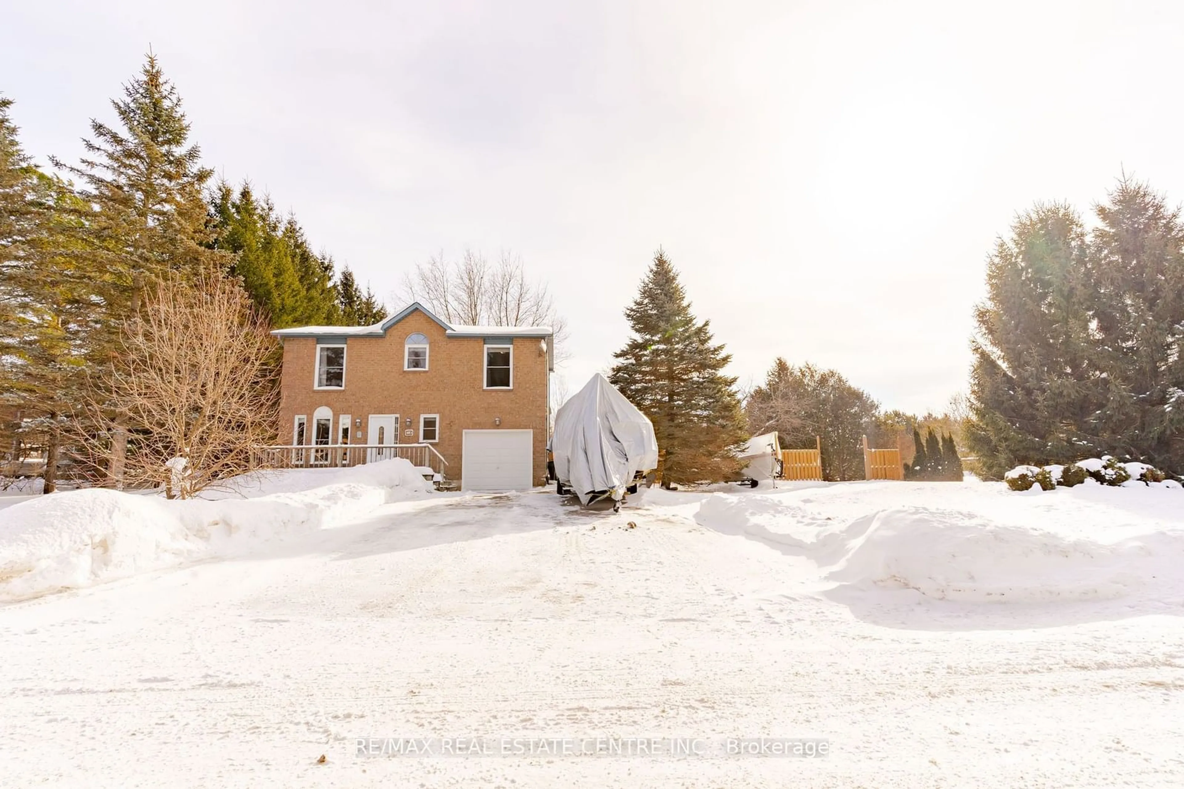 A pic from outside/outdoor area/front of a property/back of a property/a pic from drone, street for 14 Russell Hill Rd, Amaranth Ontario L9W 5Z2