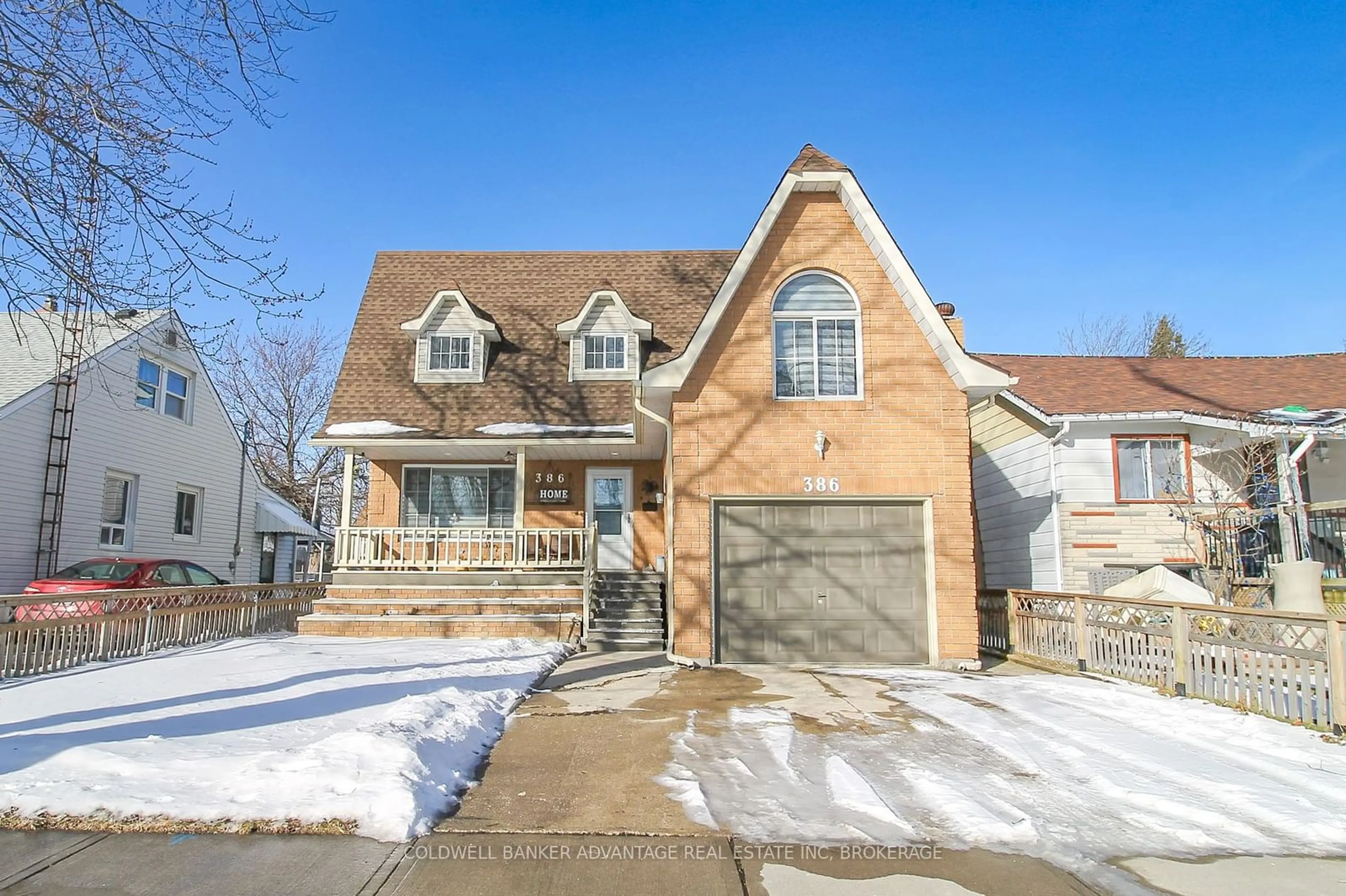 Home with brick exterior material, street for 386 Navy St, Welland Ontario L3B 4Y4