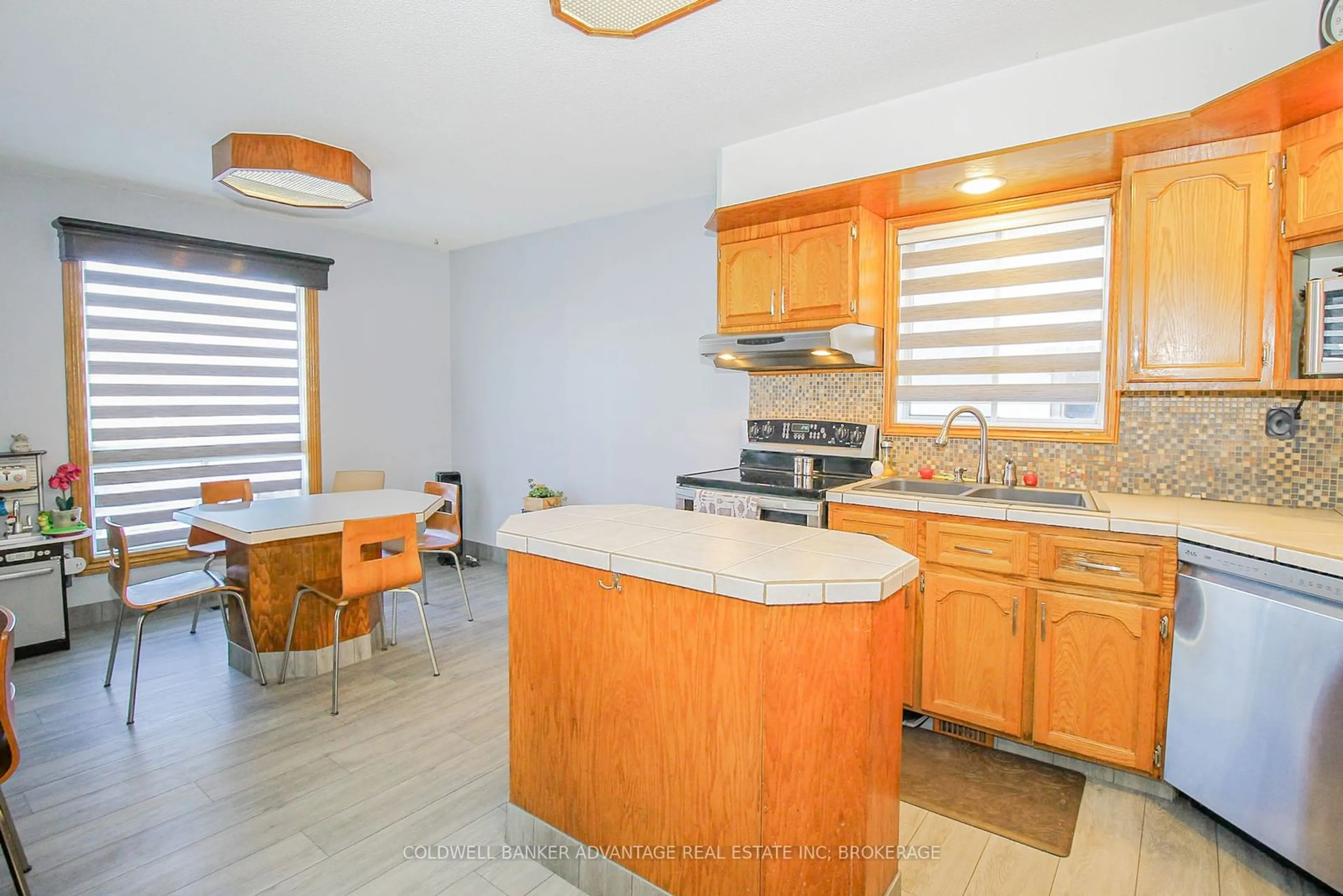 Open concept kitchen, unknown for 386 Navy St, Welland Ontario L3B 4Y4