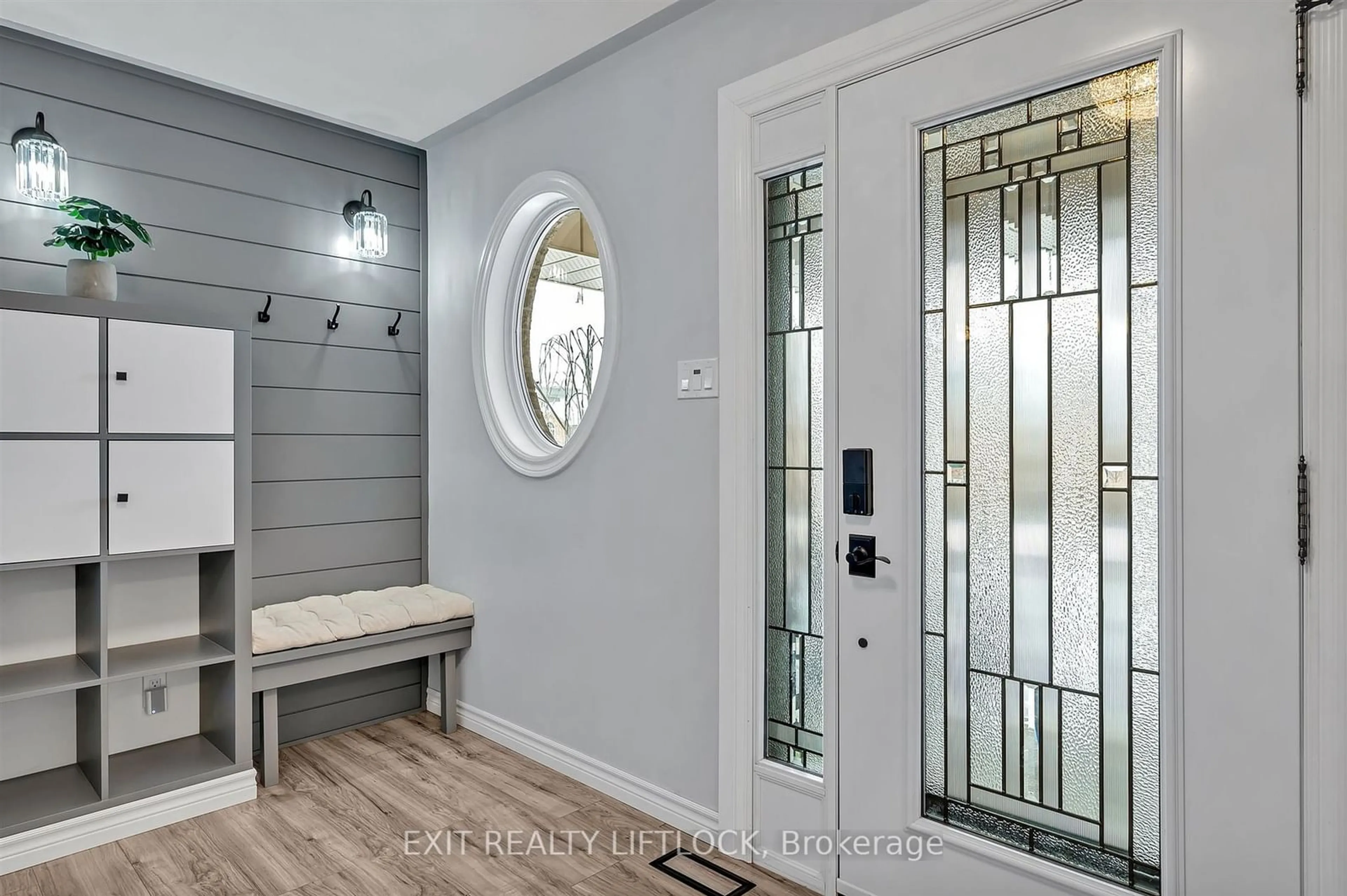 Indoor entryway for 1749 Keppler Cres, Peterborough Ontario K9K 2P1