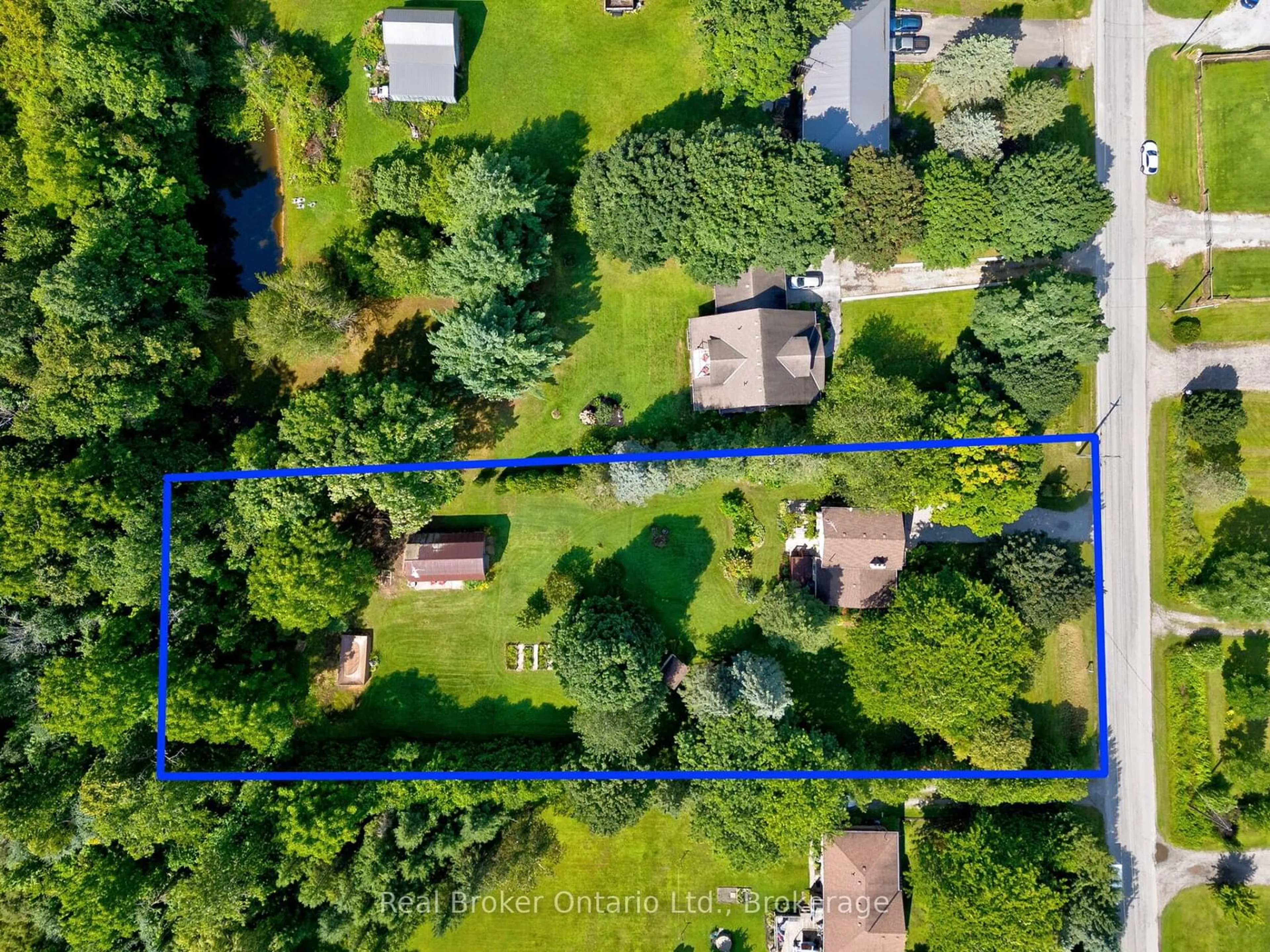 A pic from outside/outdoor area/front of a property/back of a property/a pic from drone, unknown for 520 Concession 3, Norfolk Ontario N0E 1Z0