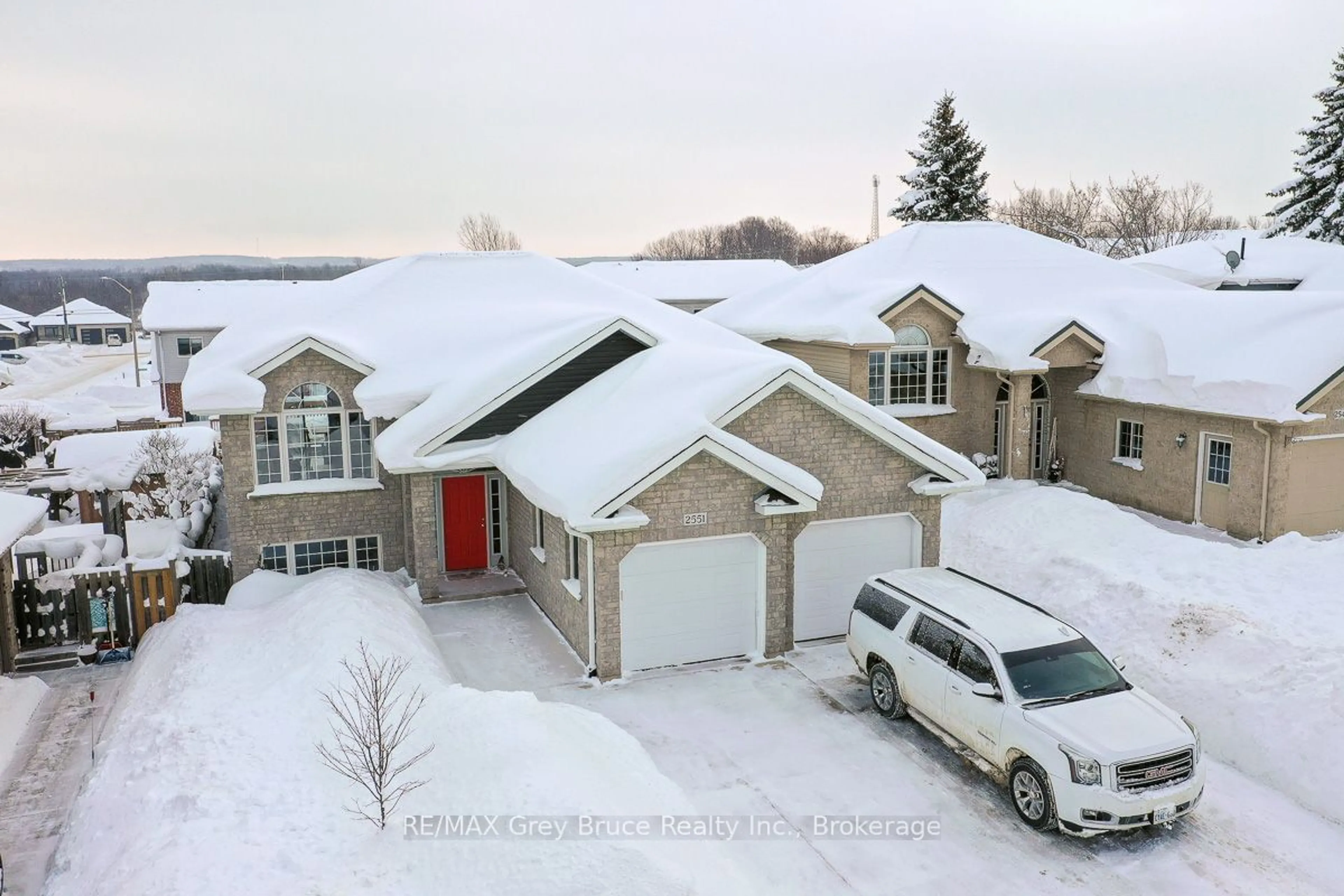 A pic from outside/outdoor area/front of a property/back of a property/a pic from drone, street for 2551 8th Ave, Owen Sound Ontario N4K 6V2