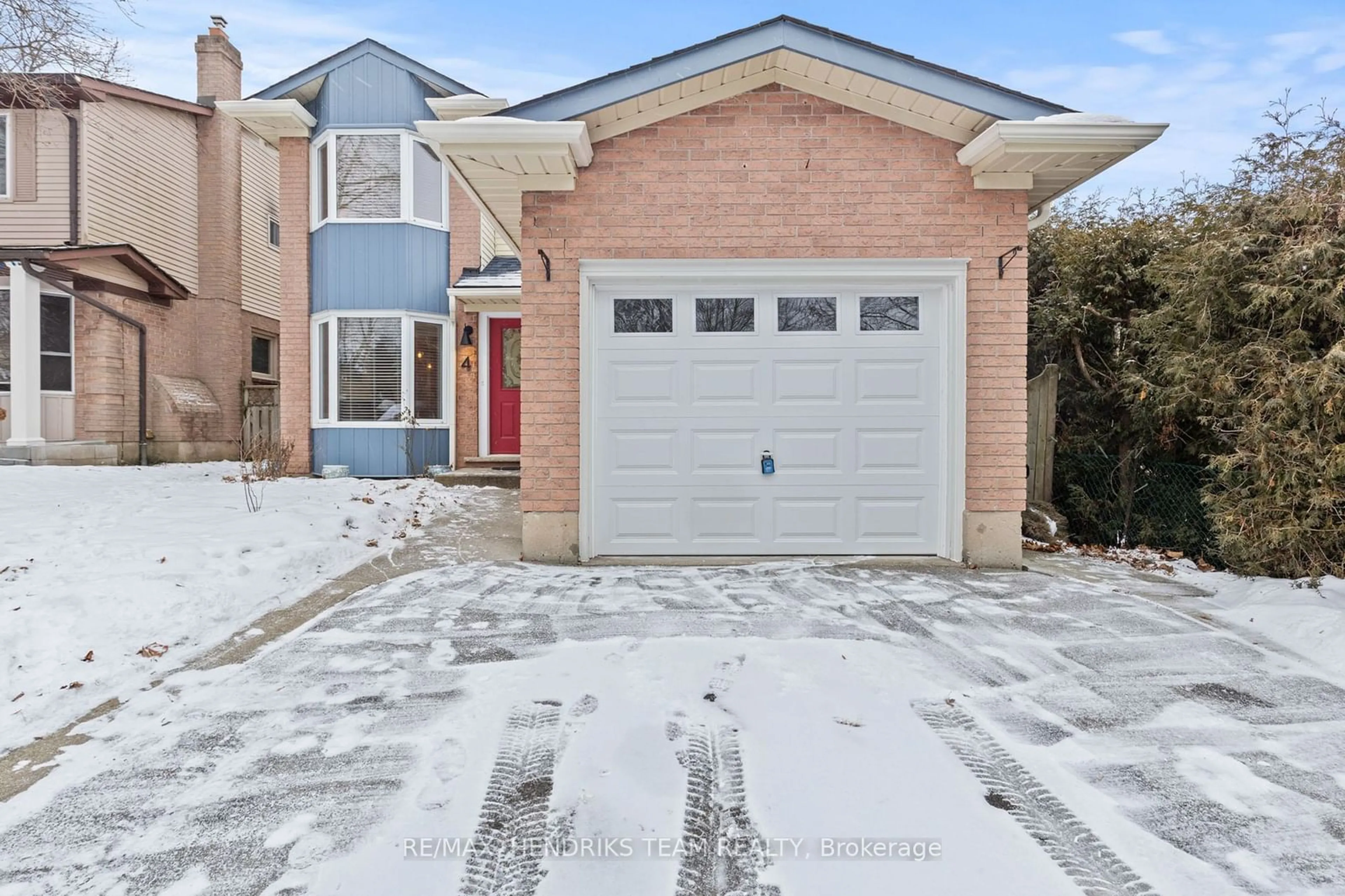 Home with brick exterior material, street for 4 Knollwood Crt, Hamilton Ontario L9H 3L5