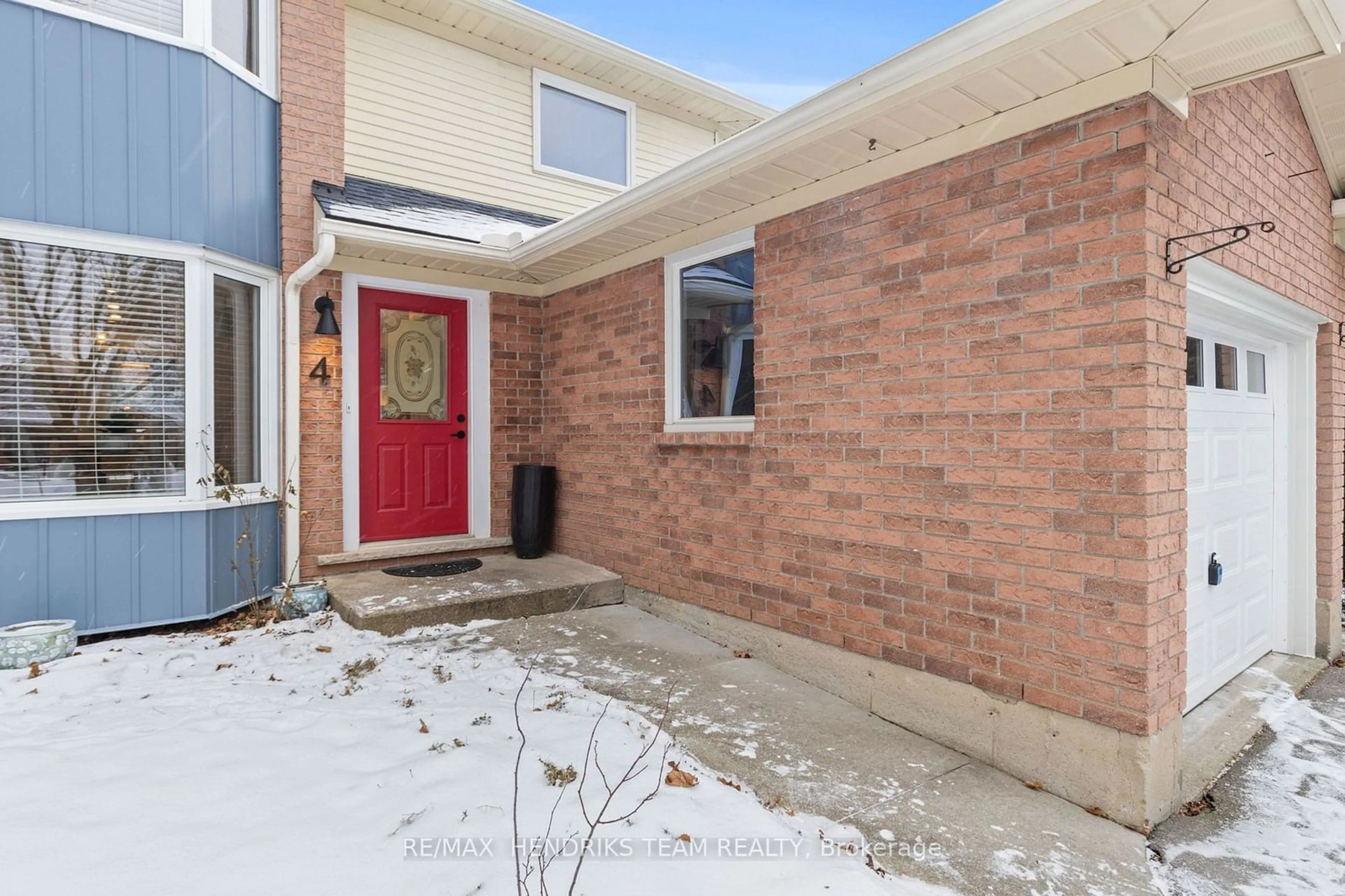 Home with brick exterior material, street for 4 Knollwood Crt, Hamilton Ontario L9H 3L5