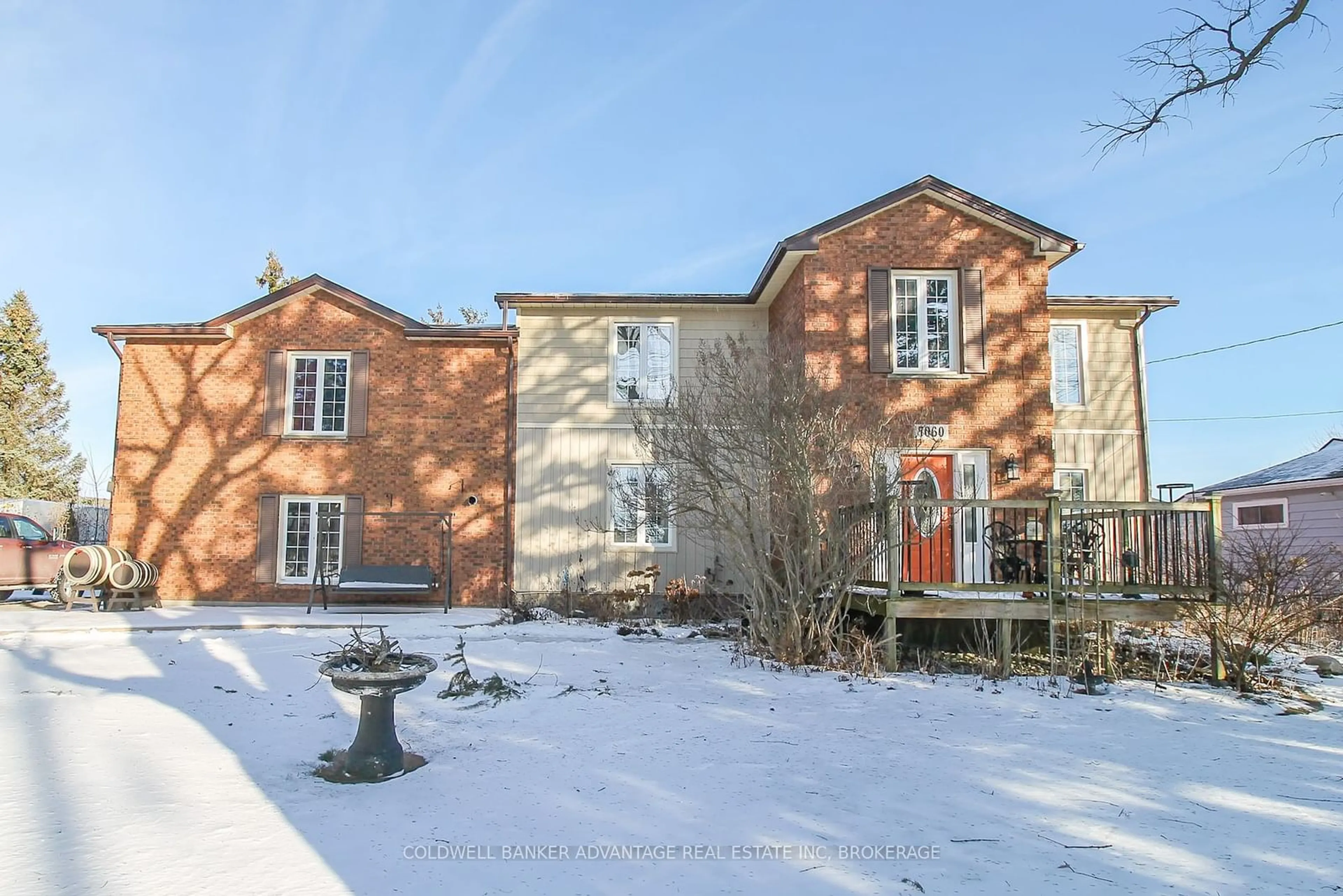 A pic from outside/outdoor area/front of a property/back of a property/a pic from drone, street for 7060 Garner Rd, Niagara Falls Ontario L2E 6S4