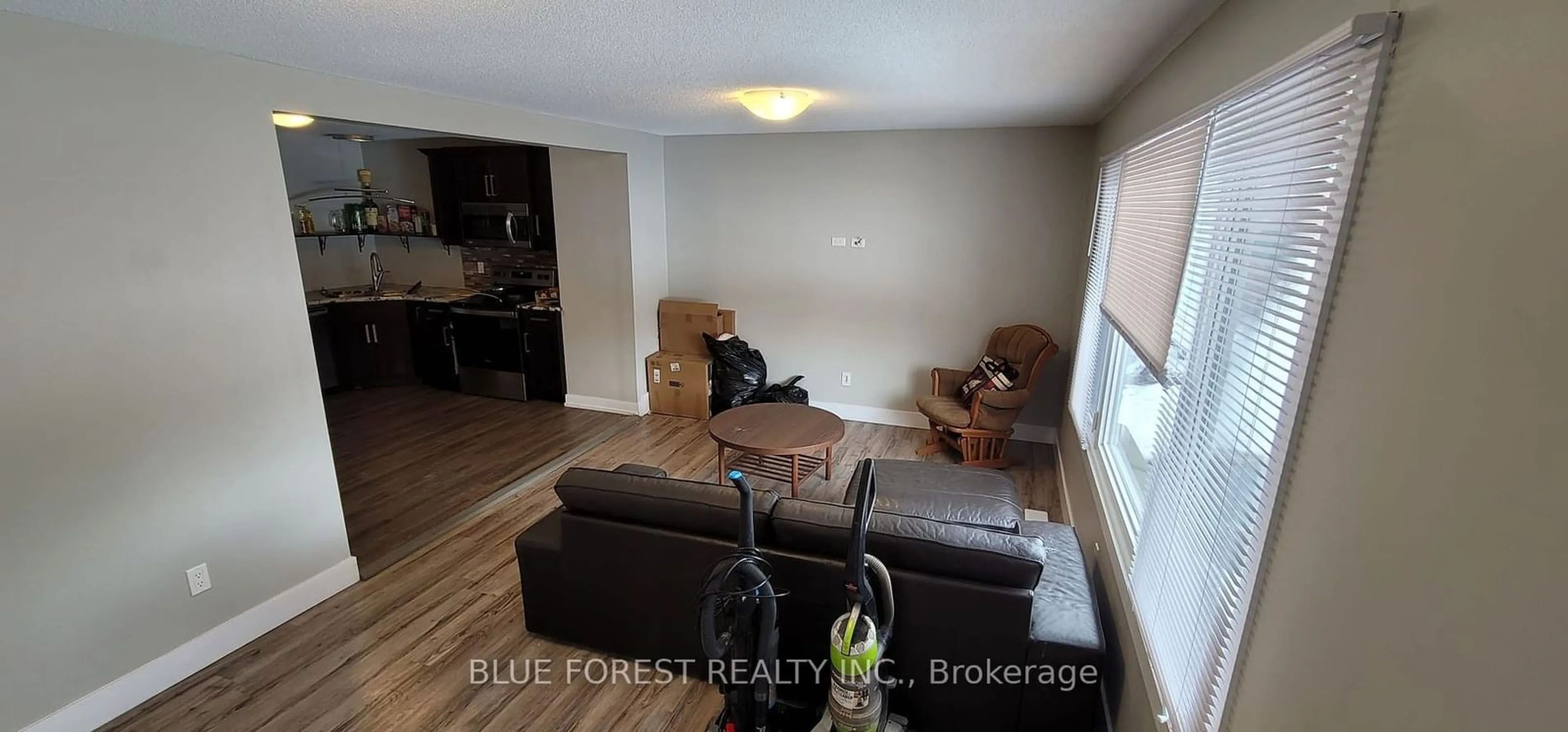 Living room with furniture, wood/laminate floor for 21 Arcadia Cres, London Ontario N5W 1P5