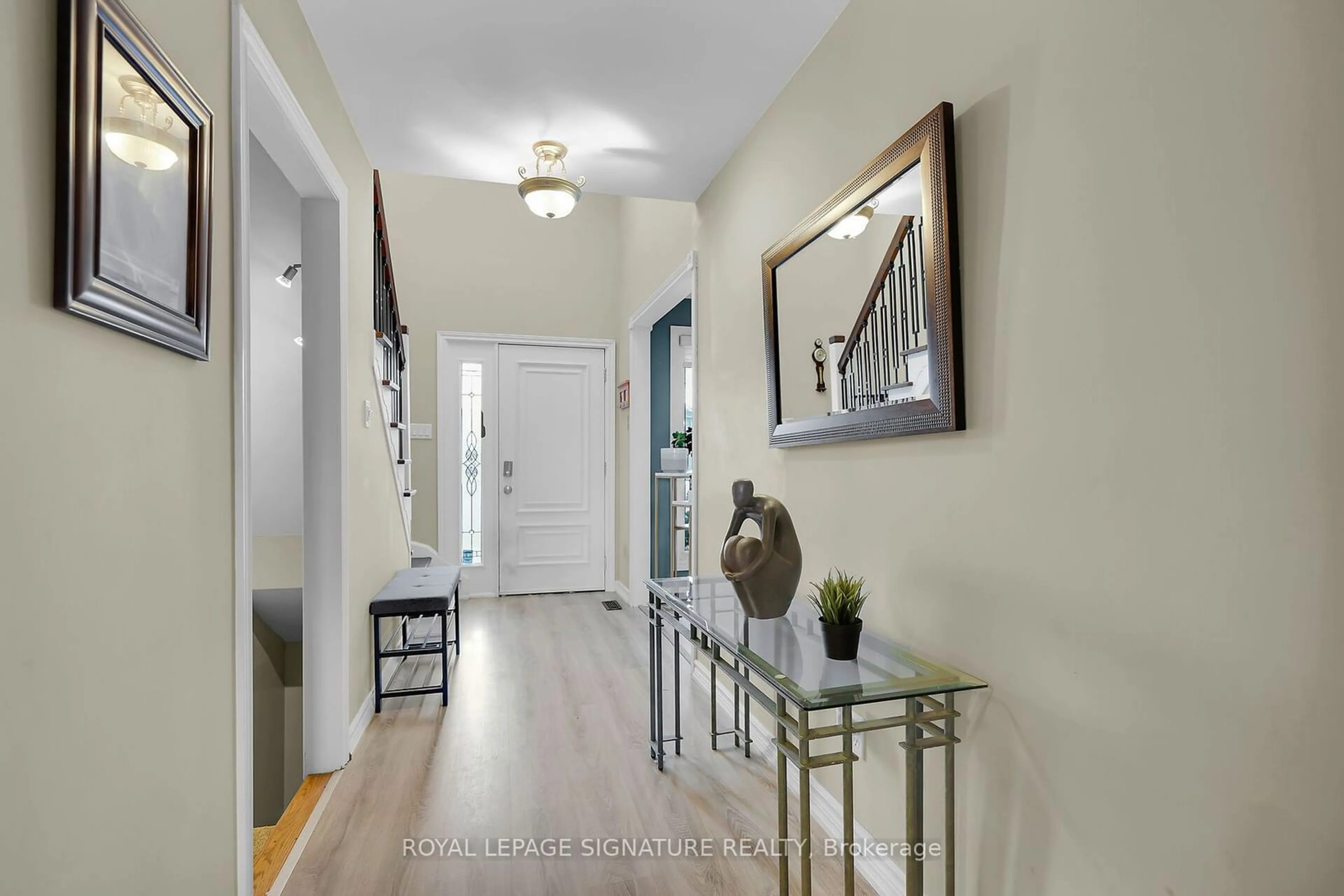 Indoor entryway for 99 Westwinds Dr, London Ontario N6C 5M6