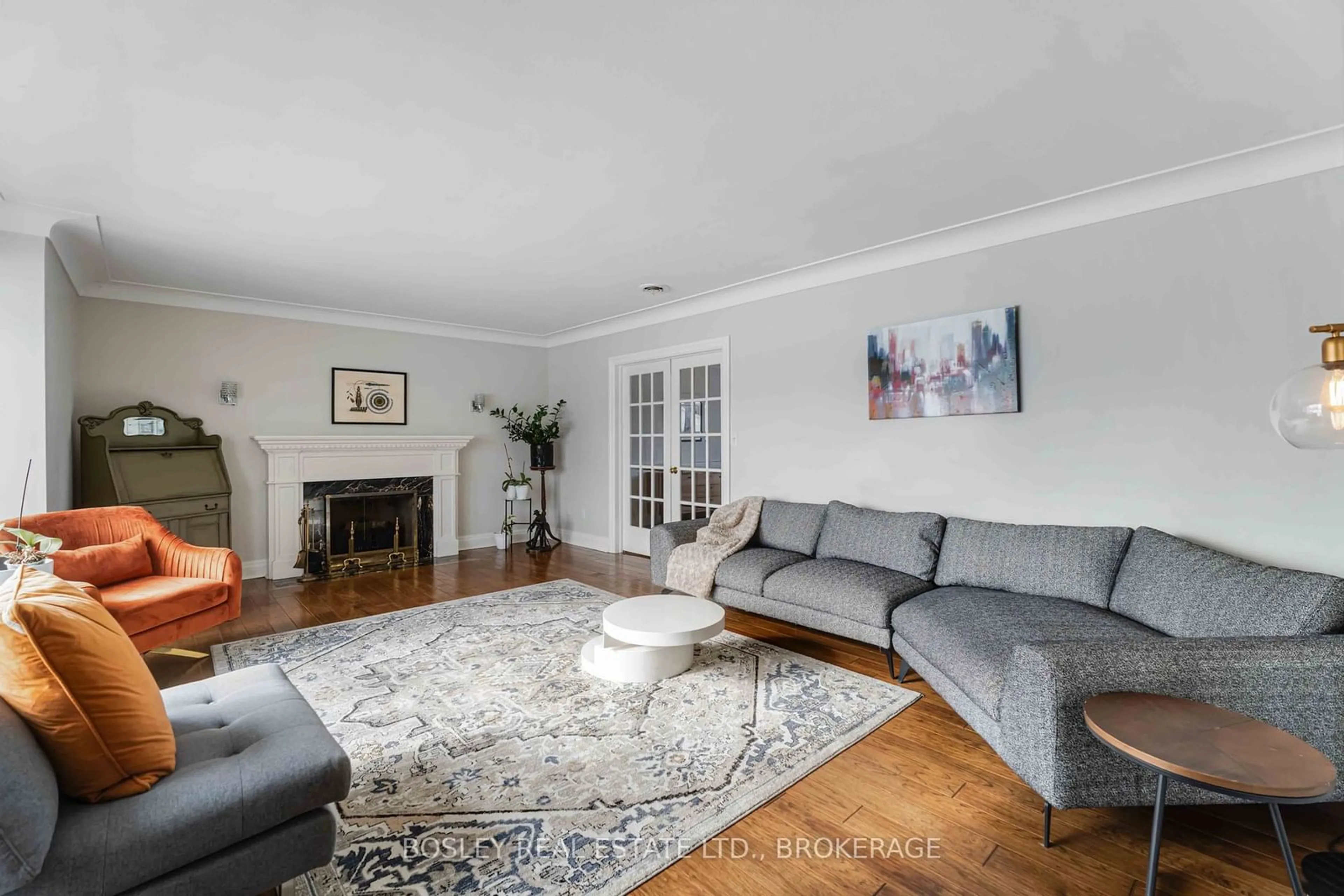 Living room with furniture, unknown for 1056 Lakeshore Rd, St. Catharines Ontario L2R 6P9