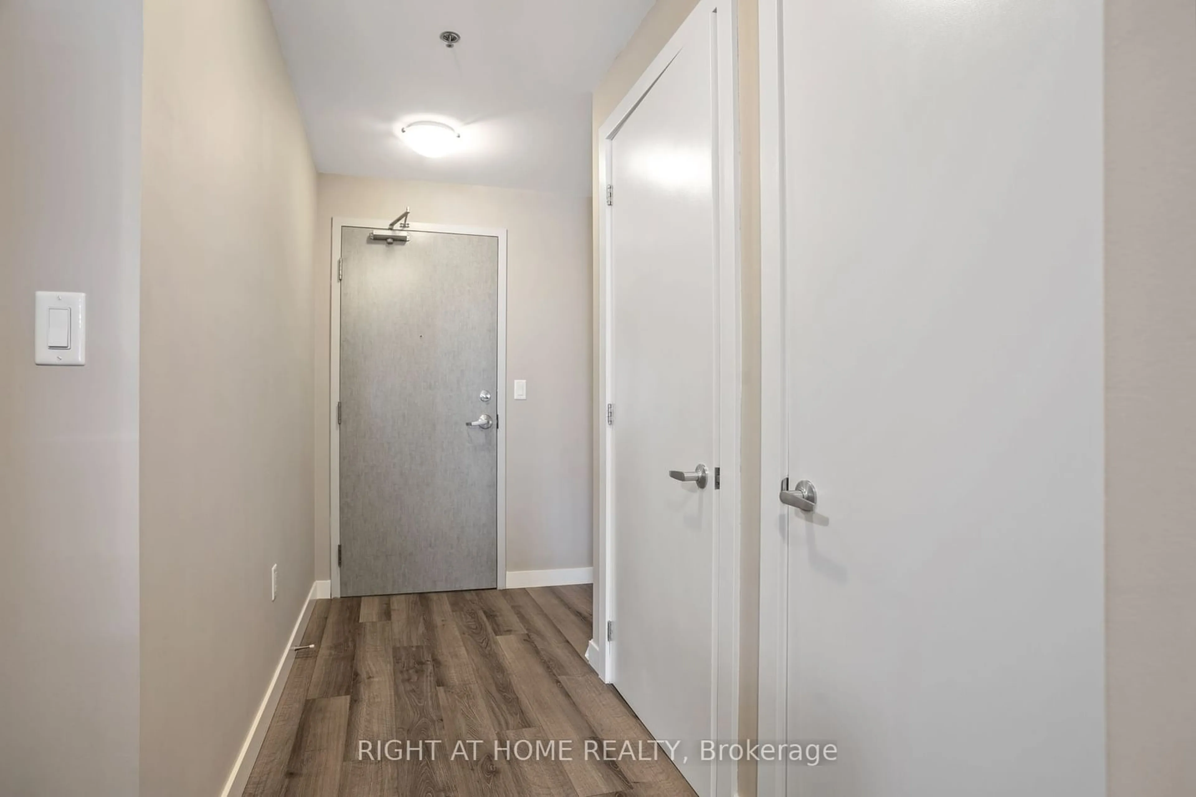 Indoor entryway for 150 Water St #311, Cambridge Ontario N1R 0B5